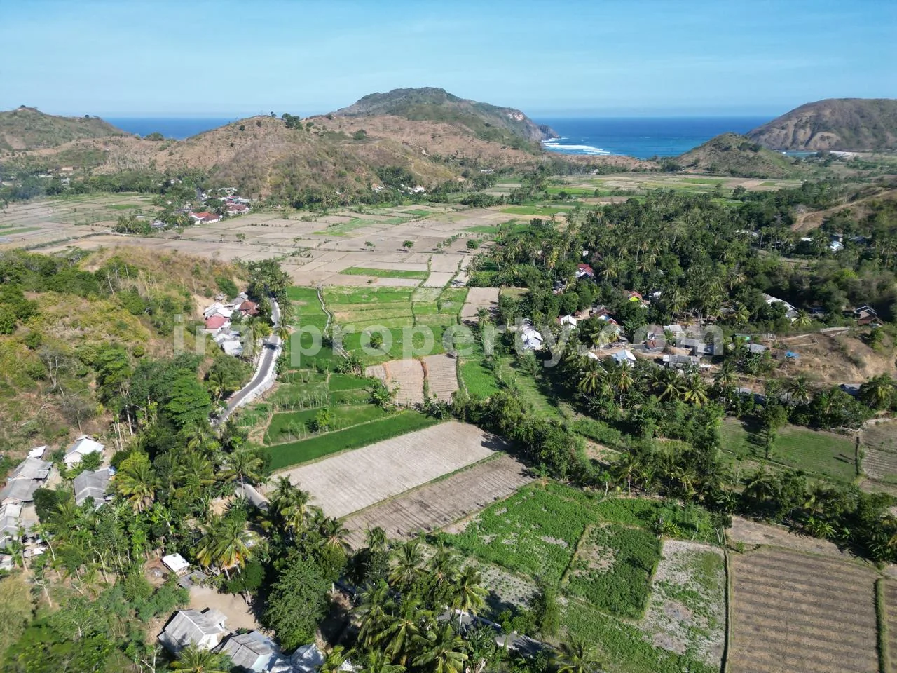 Tanah Perbukitan dengan Pemandangan Laut di Tampah - 15.463 m\u00b2 - 451 - 13