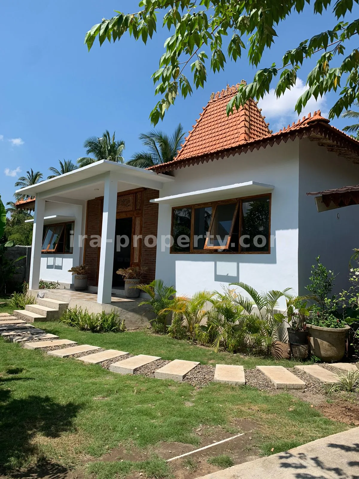 Villa Menawan Dijual di Medas, Gunung Sari, Lombok Barat