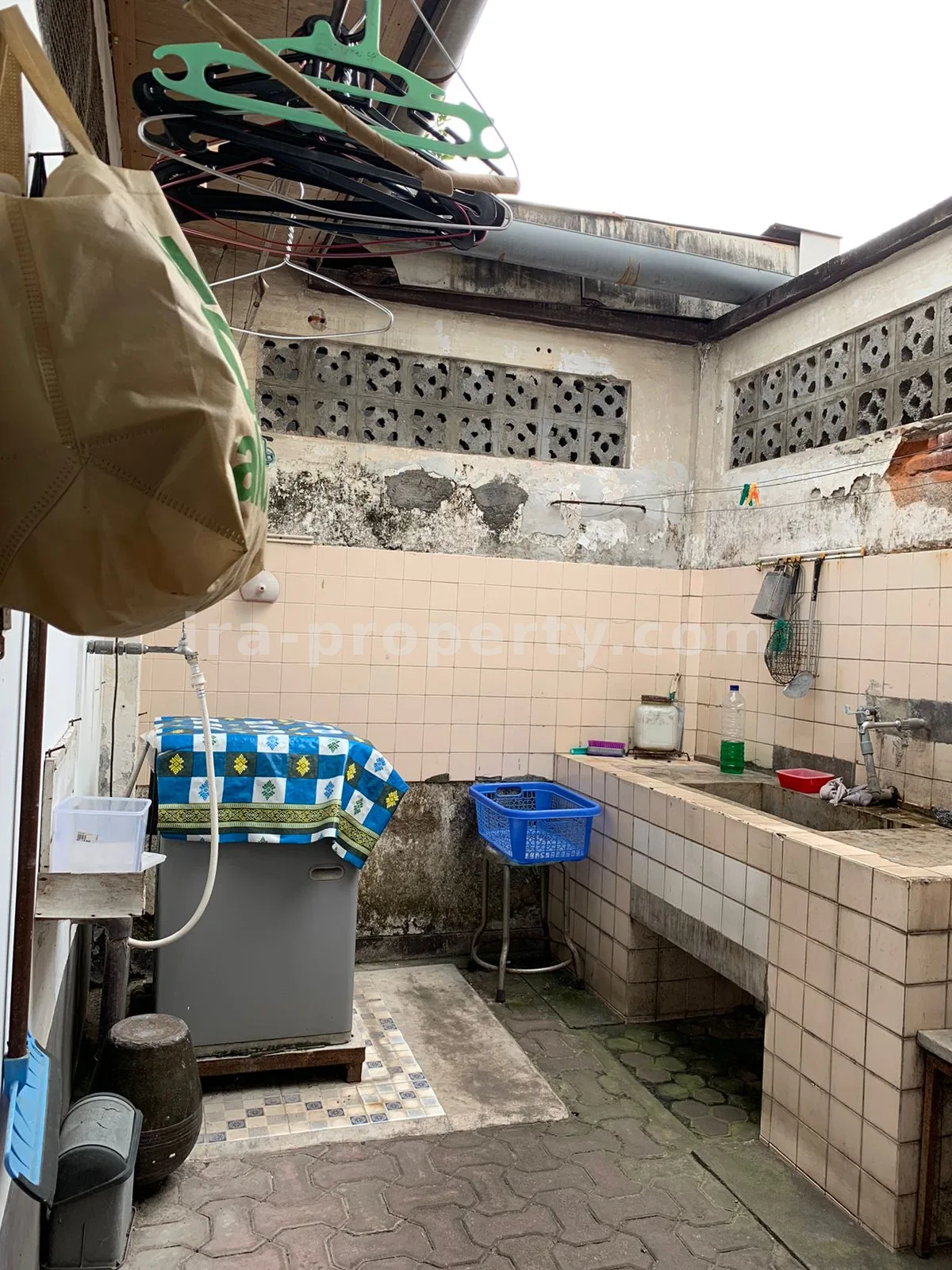 House · Mataram City · photo 5 of 23 House with Boarding House on Jl. Pendidikan, Mataram - 603 - 5