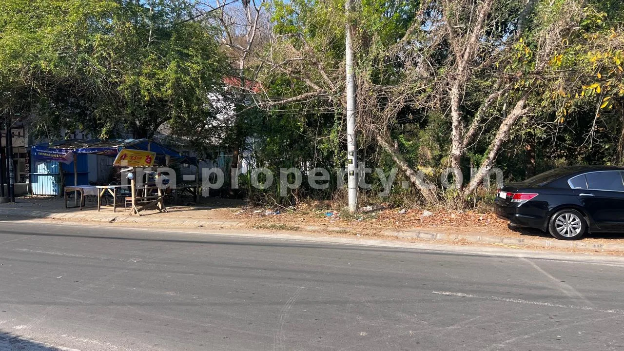 Tanah · Kuta Mandalika · foto 2 dari 3 Tanah Strategis Dijual di Kuta Mandalika - 472 - 2