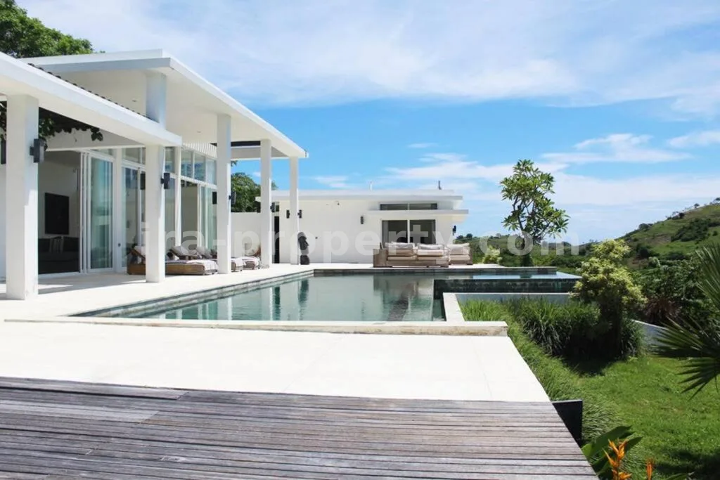 Luxurious Oceanview Villa in Kuta Mandalika - 323 - 14