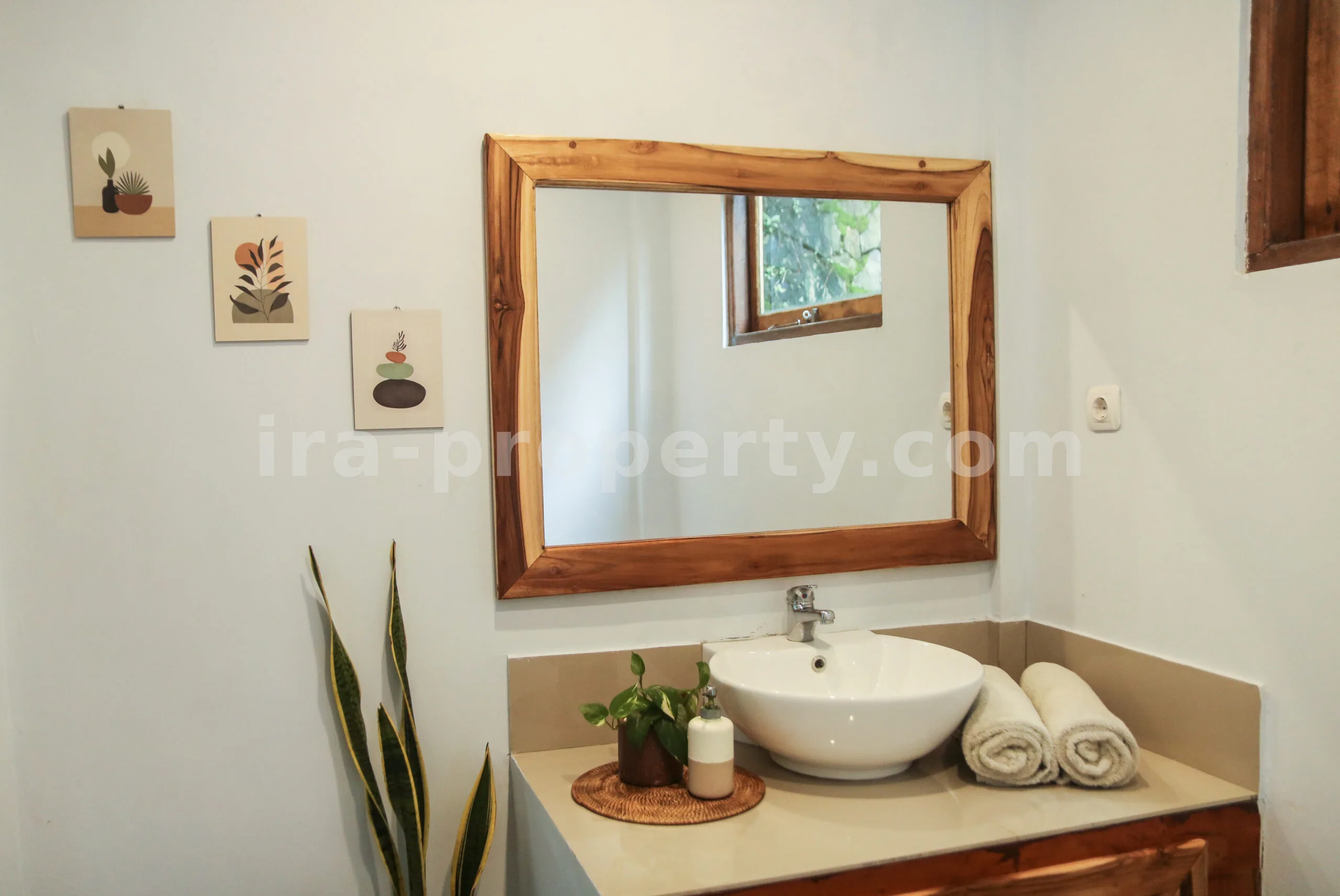 Luxurious Villa in Central Kuta Mandalika - 320 - 14