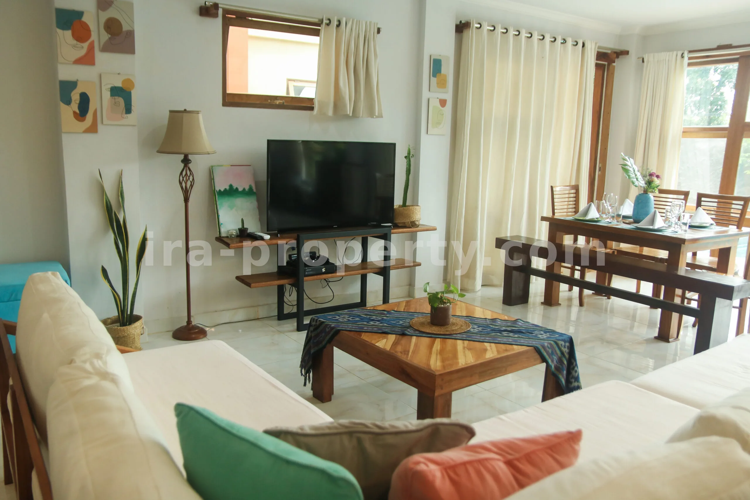 Luxurious Villa in Central Kuta Mandalika - 320 - 21