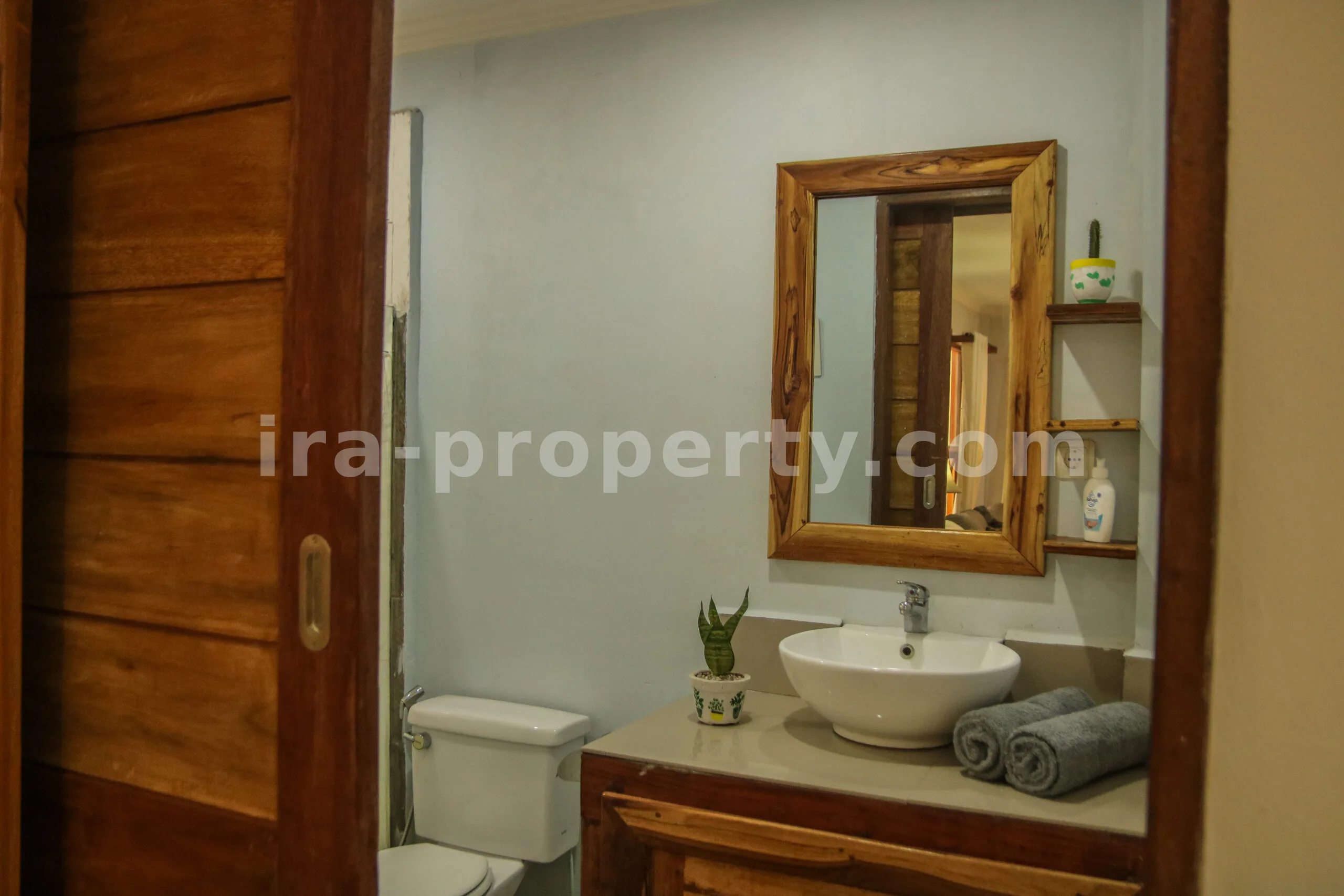 Luxurious Villa in Central Kuta Mandalika - 320 - 6