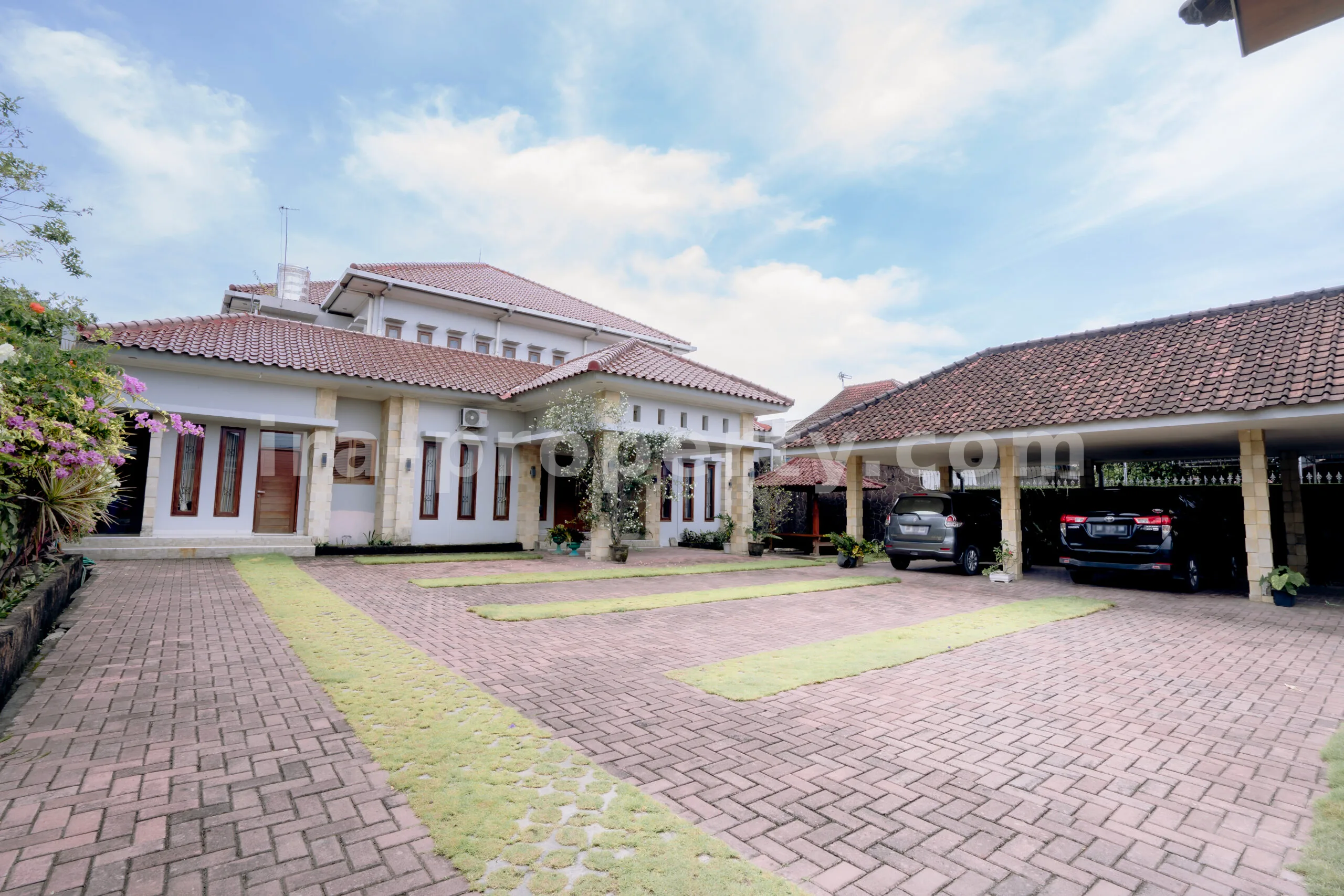 Rumah · Kota Mataram · foto 4 dari 17 Rumah Mewah dengan Kolam Renang Pribadi di Mataram - 817 - 4