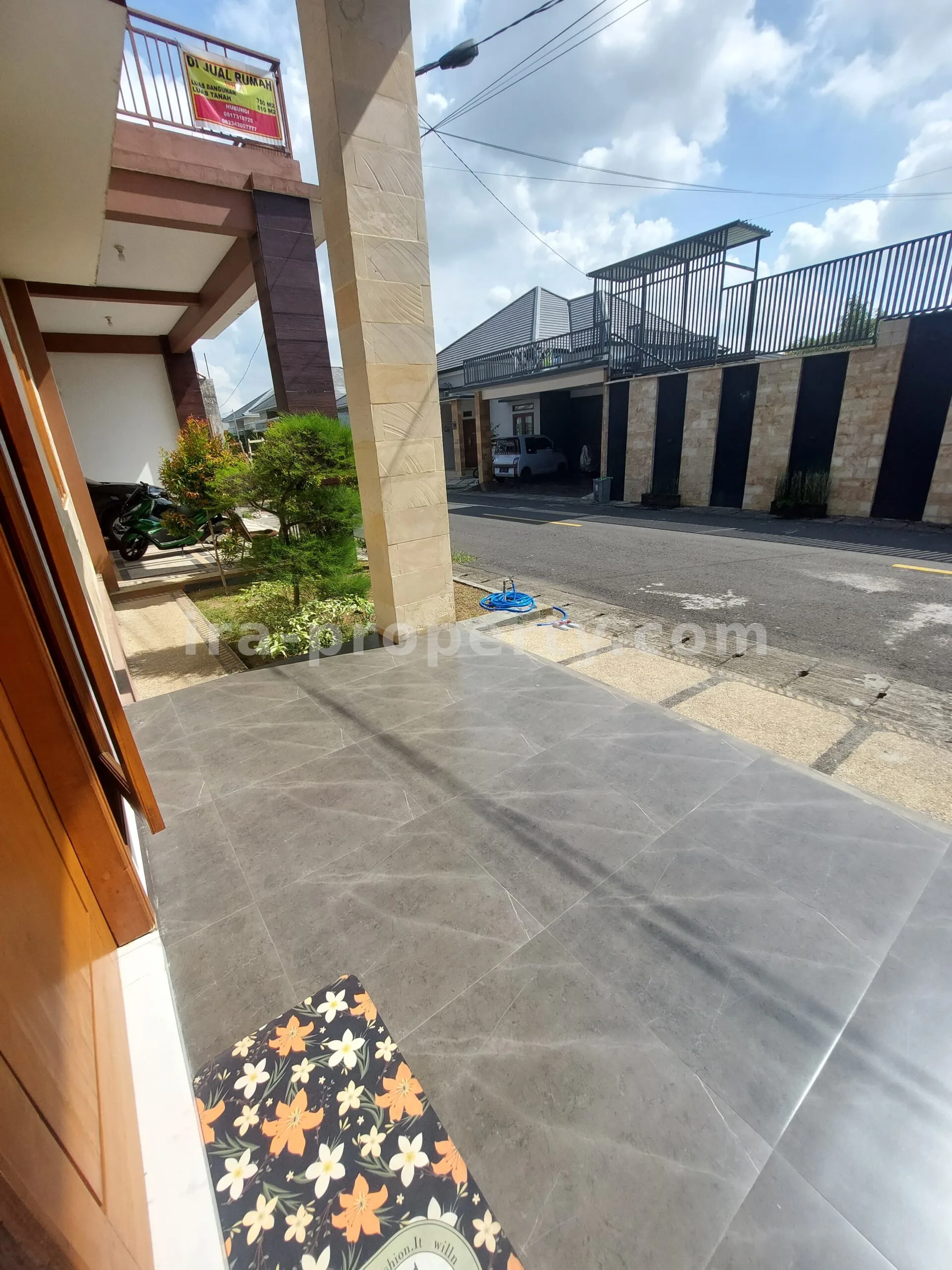 House · Mataram City · photo 3 of 24 Luxury Home in Elite Pagutan Mataram Complex - 564 - 3