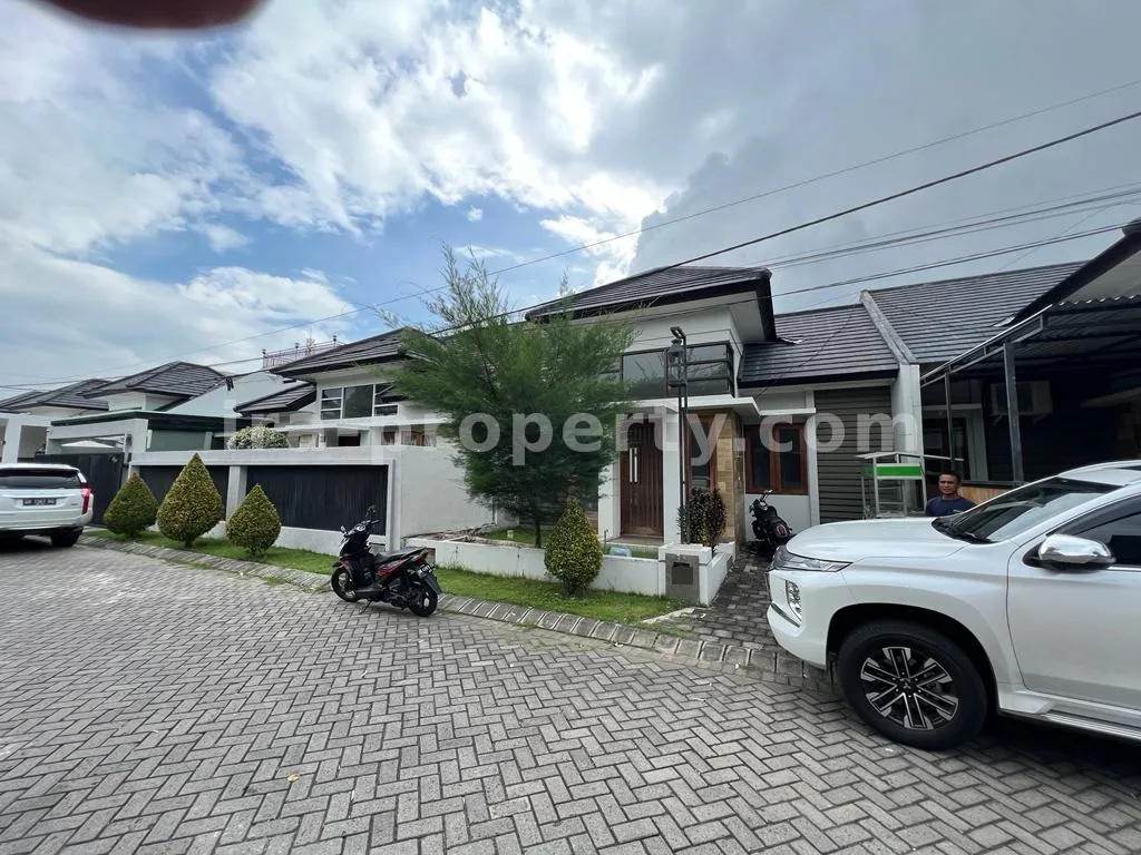 Rumah · Kota Mataram · foto 2 dari 17 Rumah Modern di Perumahan Elit Graha Majapahit Mataram - 406 - 2