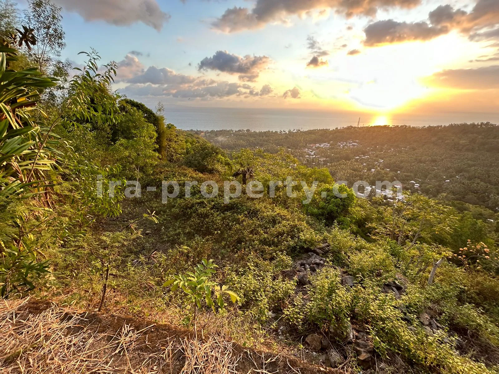 Tanah · Senggigi · foto 1 dari 11 Tanah dengan Pemandangan Laut dan Matahari Terbenam Dekat Senggigi - 365 - 1