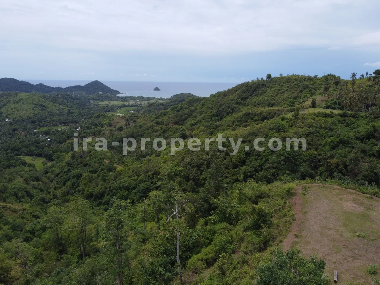 Land · Kuta Mandalika · photo 2 of 17 Ocean View Land for Sale in Selong Belanak - 438 - 2