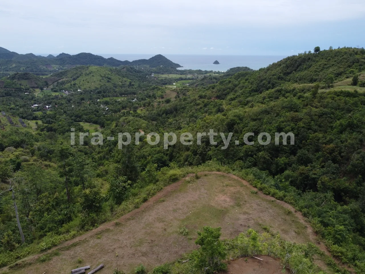 Land · Kuta Mandalika · photo 4 of 17 Ocean View Land for Sale in Selong Belanak - 438 - 4
