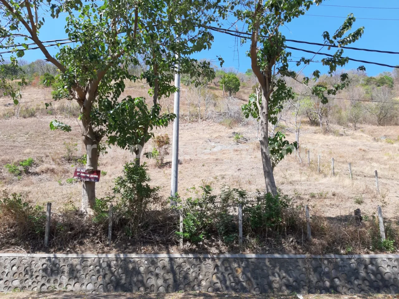 Tanah · Senggigi · foto 2 dari 4 Tanah Pinggir Jalan Strategis Dekat Pantai Malimbu, Senggigi - 345 - 2