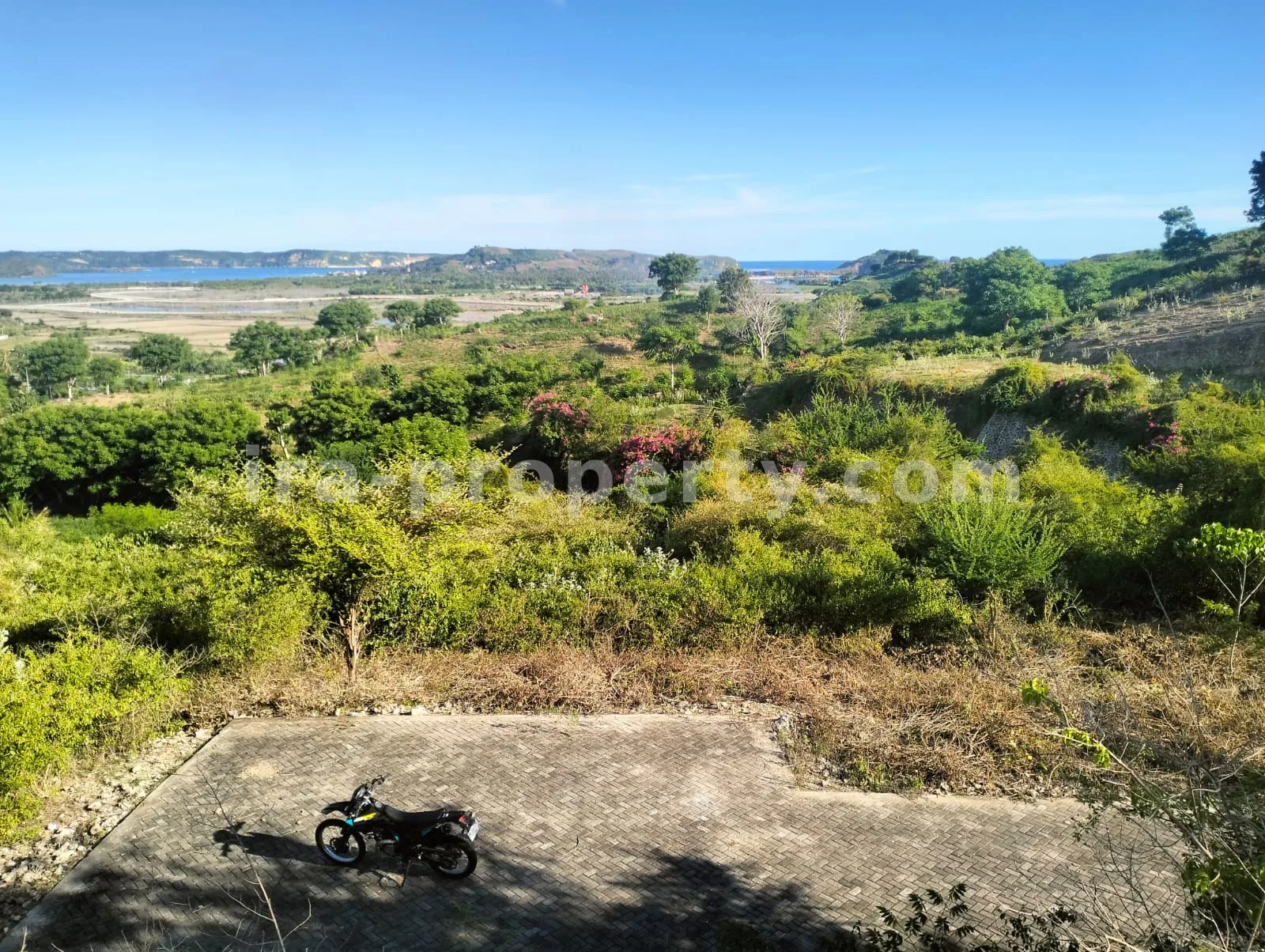 Tanah · Kuta Mandalika · foto 1 dari 9 Tanah Tepi Pantai Strategis Dekat Sirkuit Mandalika, Kuta - 372 - 1