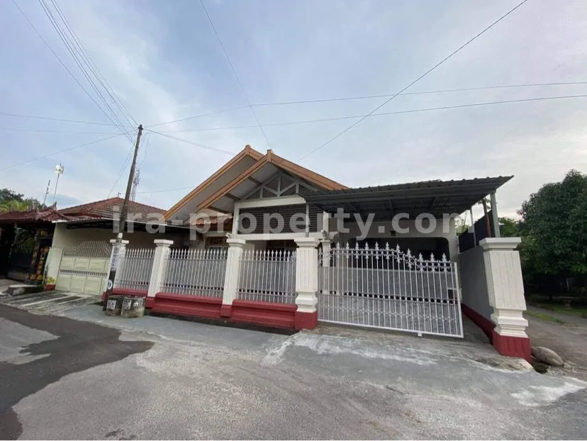 Rumah · Kota Mataram · foto 1 dari 9 Rumah Siap Huni Dijual di Taman Baru, Mataram - 437-2 - 1
