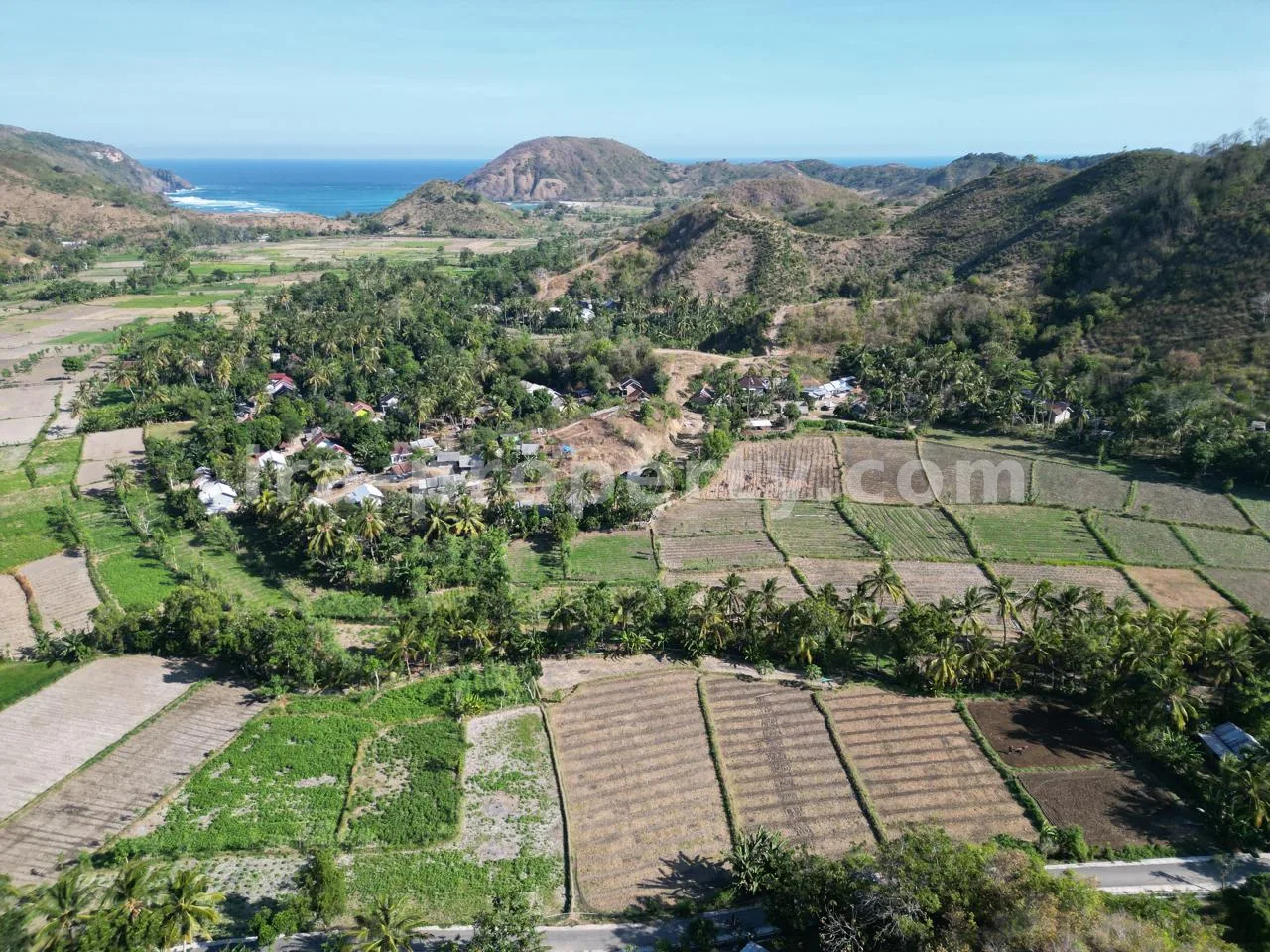 Tanah · Kuta Mandalika · foto 4 dari 17 Tanah Perbukitan dengan Pemandangan Laut di Tampah - 15.463 m\u00b2 - 451 - 4