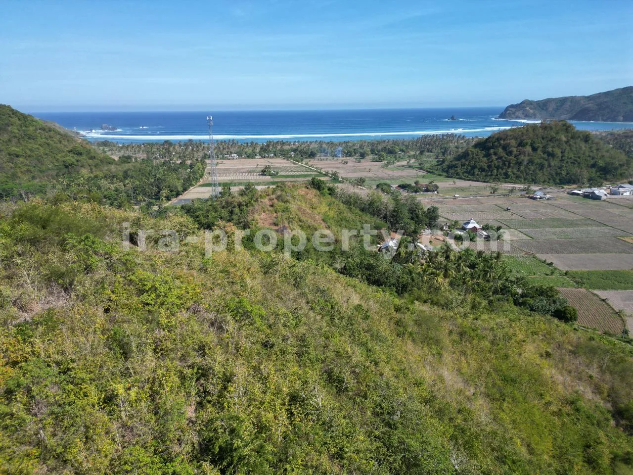 Tanah Perbukitan dengan Pemandangan Laut di Tampah - 15.463 m\u00b2 - 451 - 9