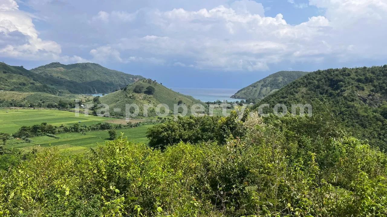 Tanah · Kuta Mandalika · foto 4 dari 7 Tanah Pemandangan Laut di Mawun, Kuta Mandalika (73.6 are) - 429 - 4