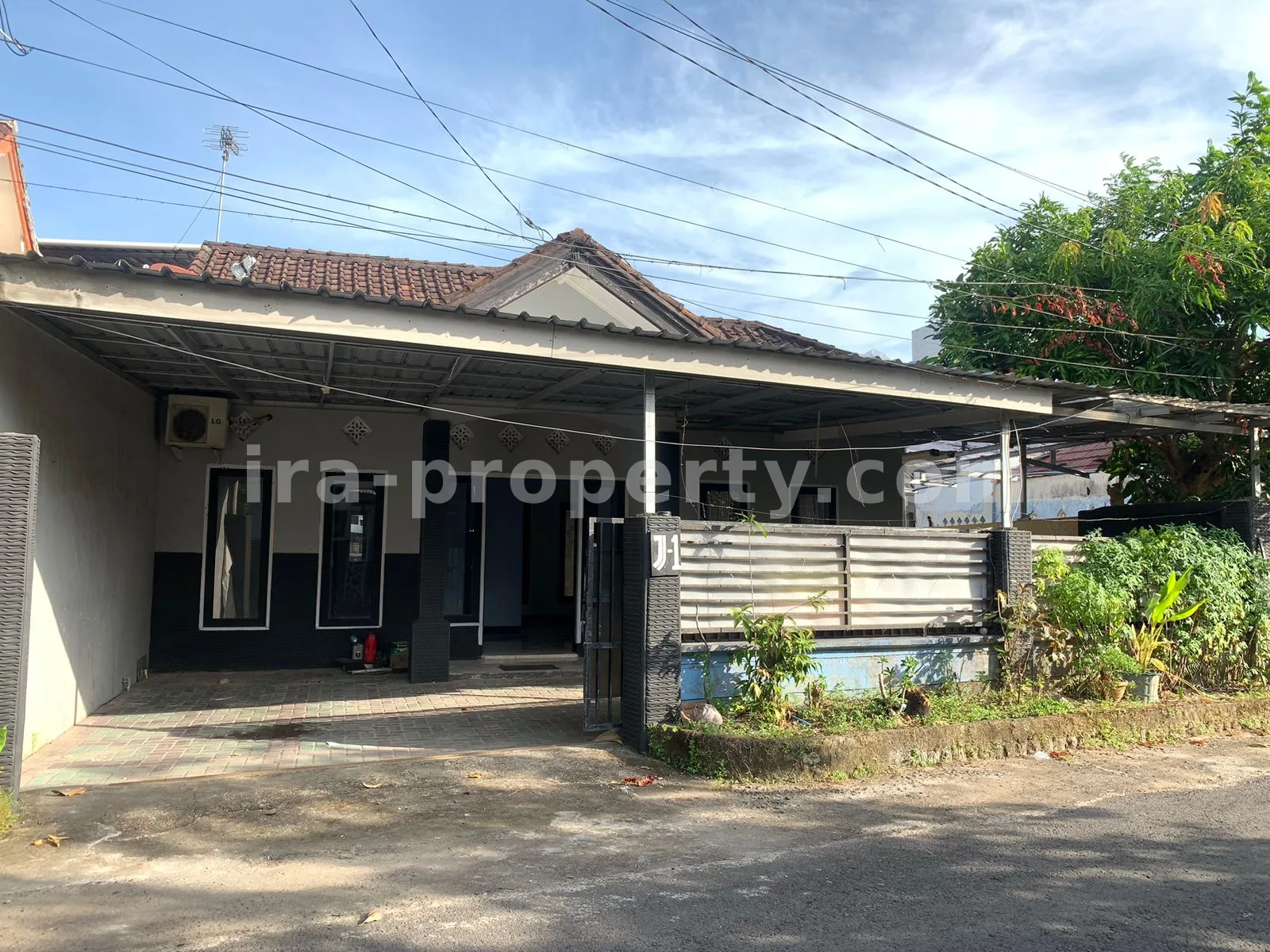 House · Mataram City · photo 1 of 15 Spacious Family Home in Adisucipto Complex - 574 - 1