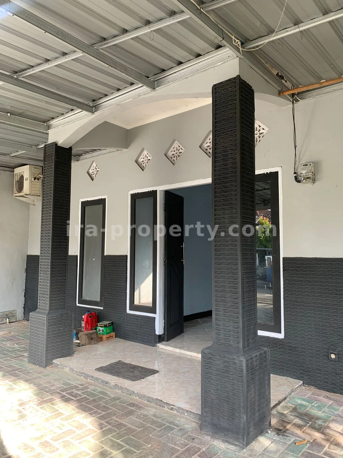 House · Mataram City · photo 2 of 15 Spacious Family Home in Adisucipto Complex - 574 - 2