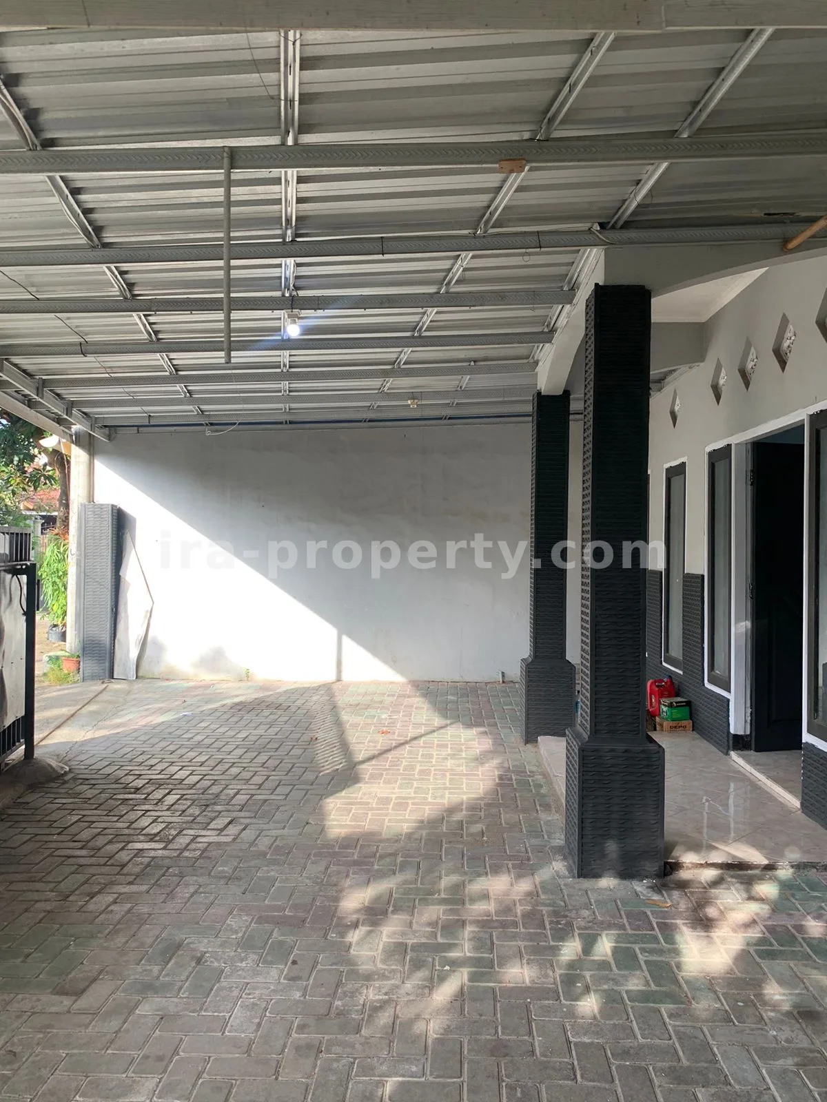 House · Mataram City · photo 3 of 15 Spacious Family Home in Adisucipto Complex - 574 - 3