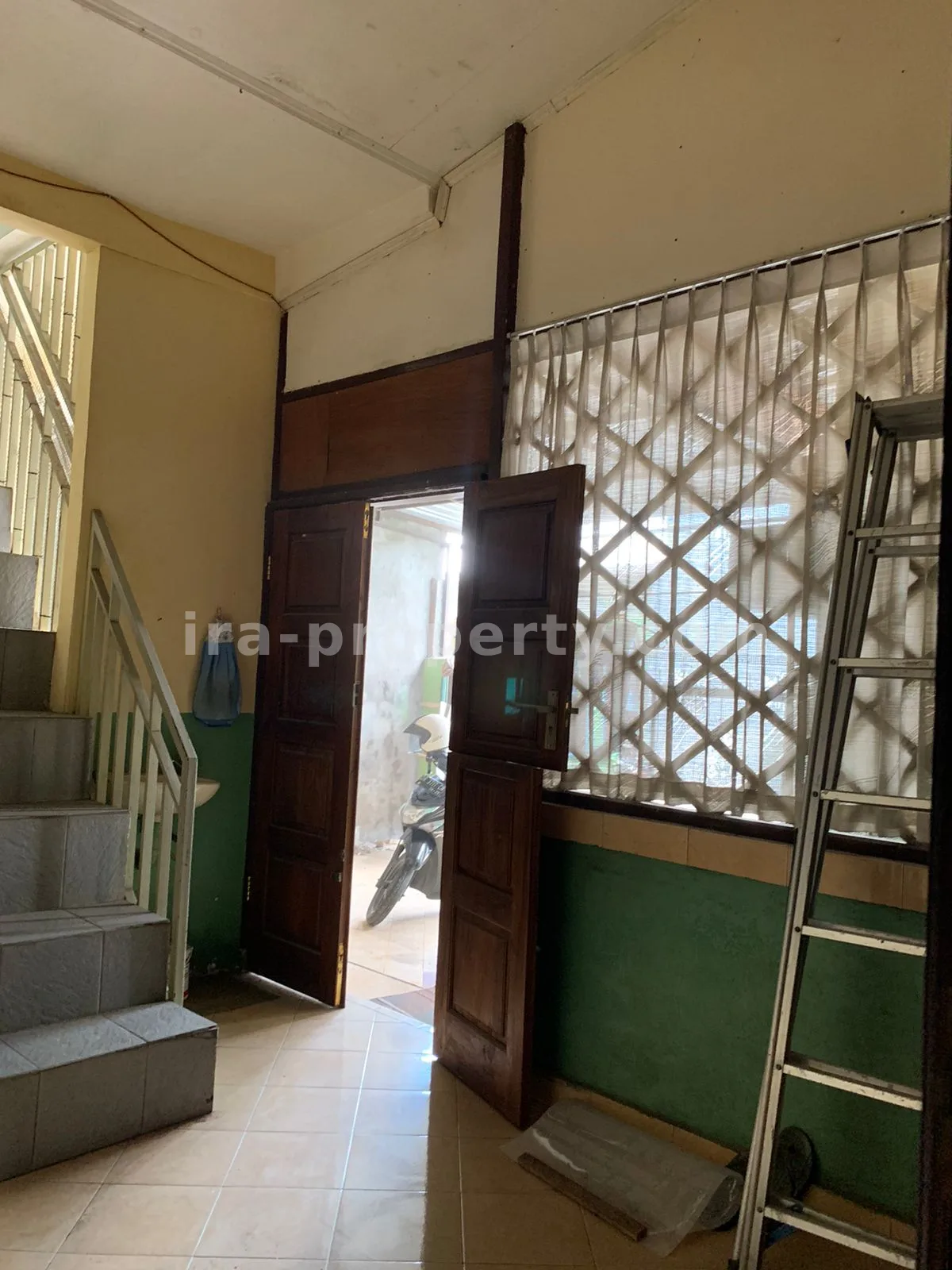 Spacious Family Home in Perumnas Complex - 575 - 12