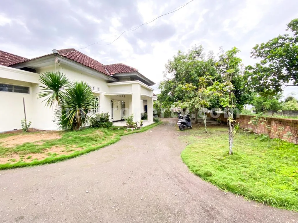 House · Central Lombok Area · photo 2 of 15 Spacious Home with Large Yard in Praya - 83 - 2
