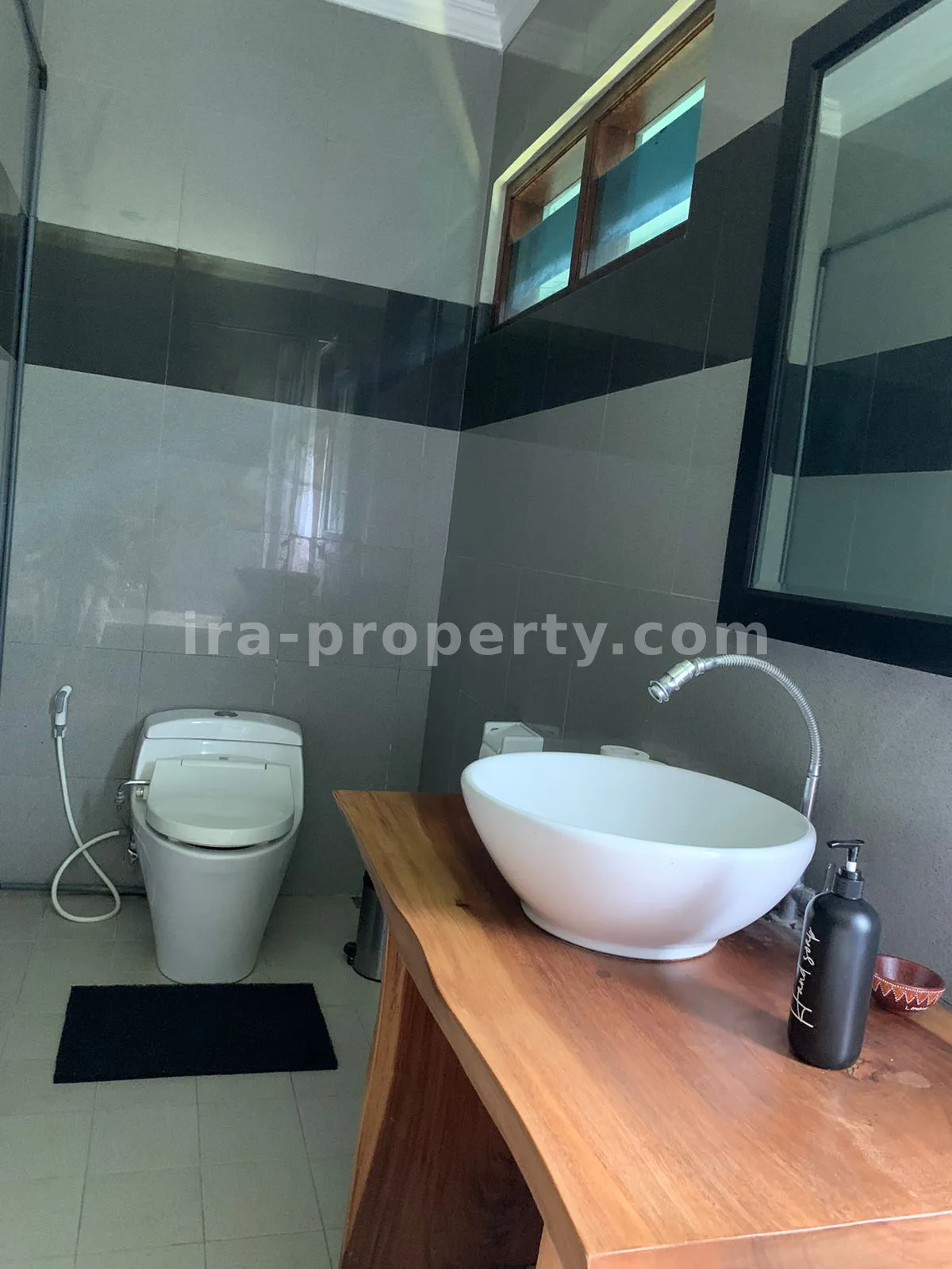 Villa Luas Dijual di Batu Layar Dekat Senggigi, Lombok - 217 - 23