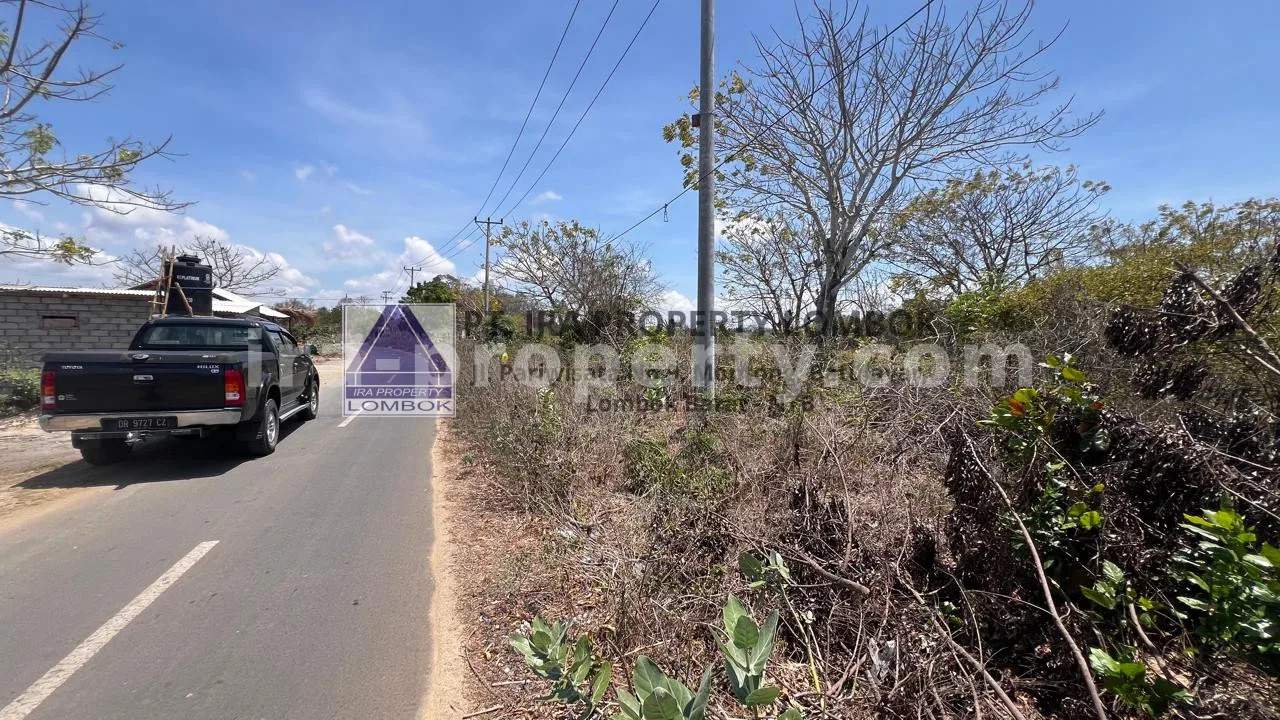 Land · Kuta Mandalika · photo 2 of 6 Beachfront Land in Bumbang, near Kuta Mandalika - 473 - 2