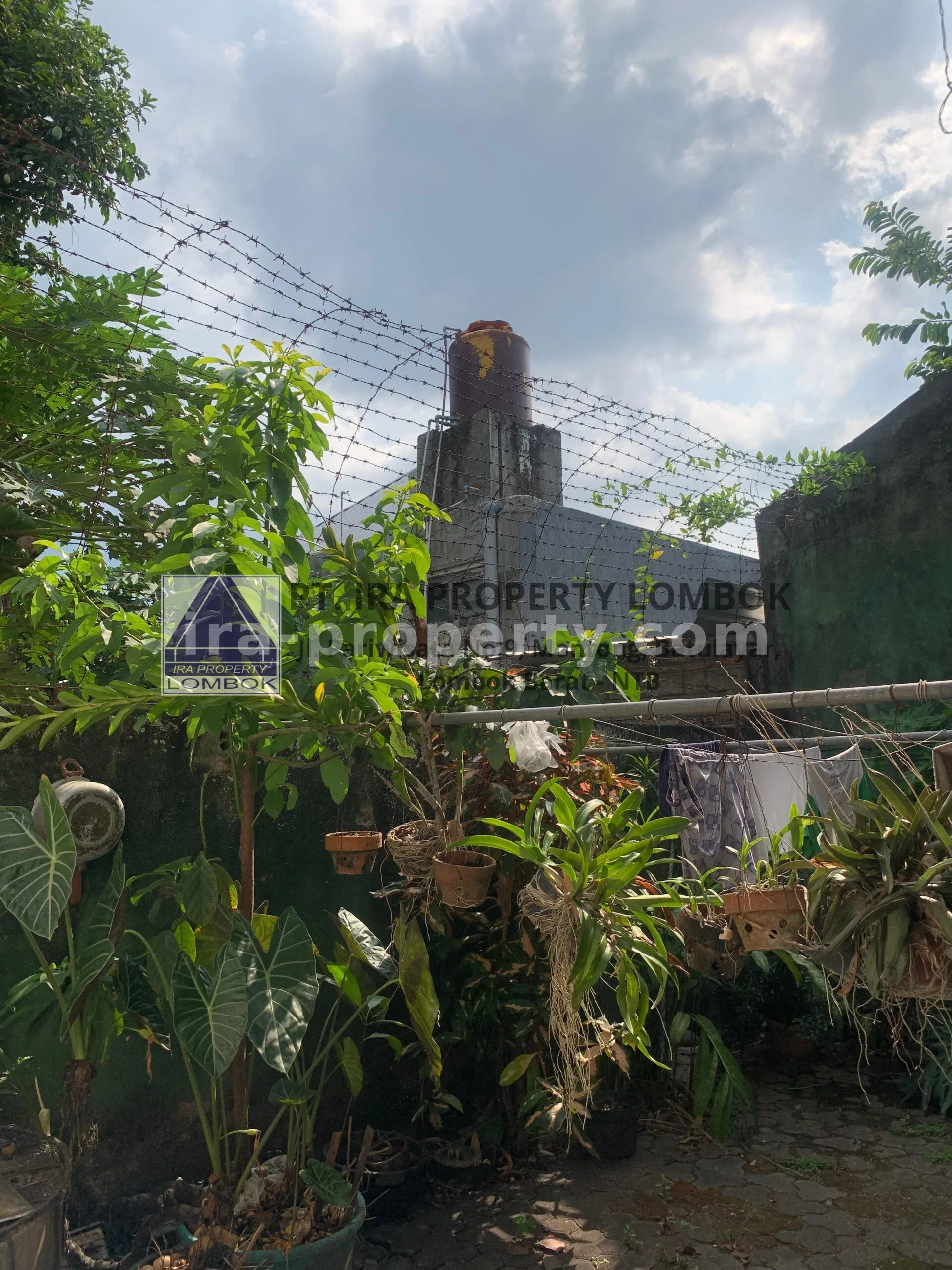 Rumah Dijual di Mataram Pusat Dekat Hotel Santika - 420 - 11