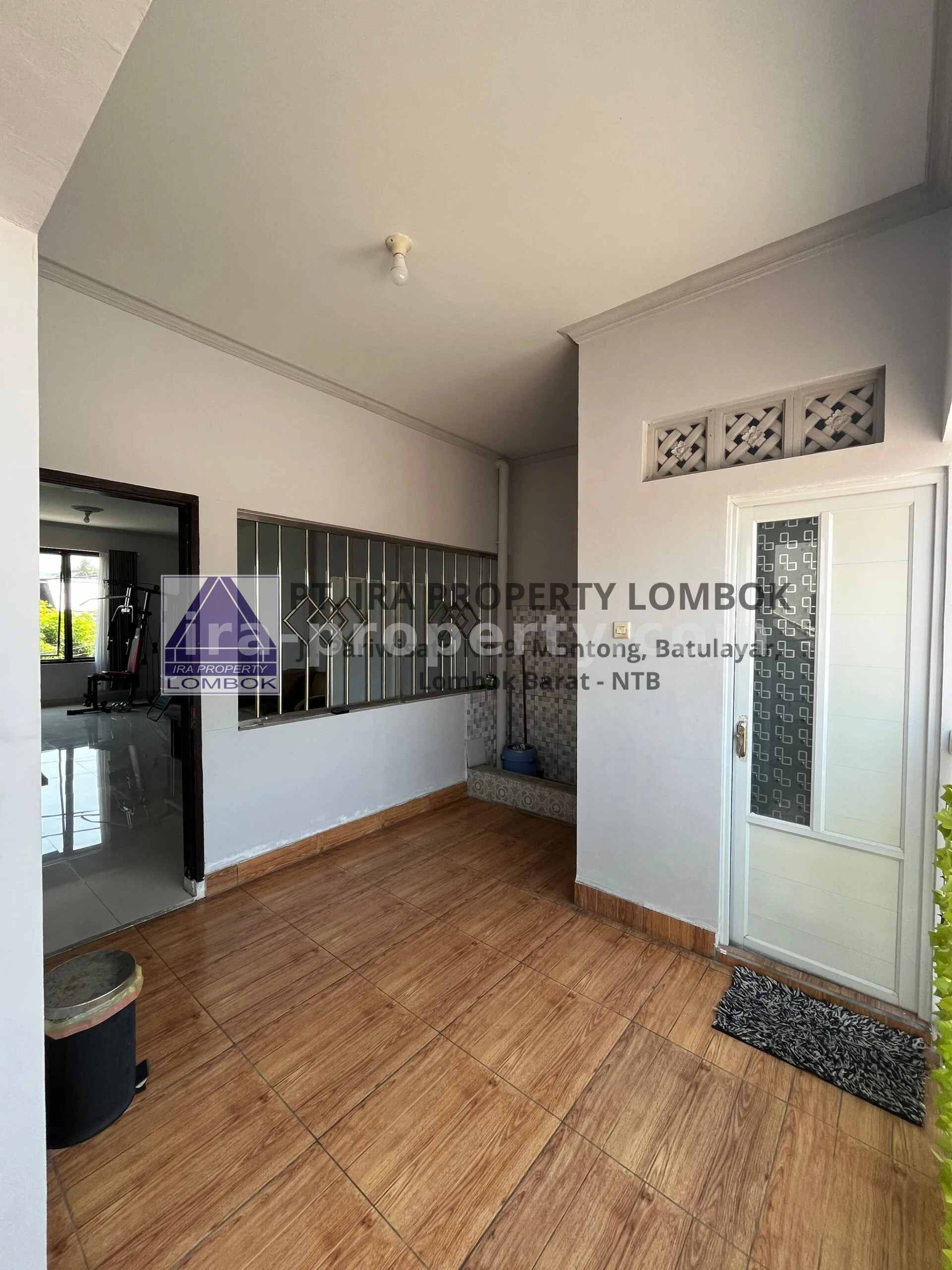 Rumah · Area Lombok Barat · foto 4 dari 25 Rumah Mewah 2 Lantai Dijual di Ayodya Palace Meninting - 624 - 4