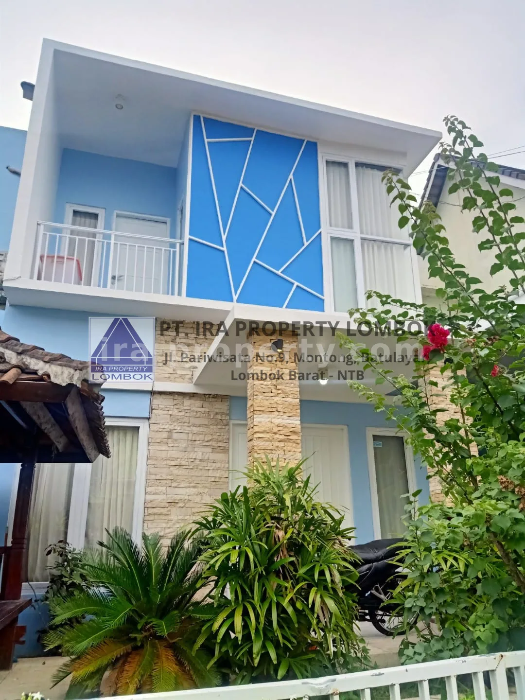Rumah Modern 2 Lantai di Kompleks Bale Pelangi