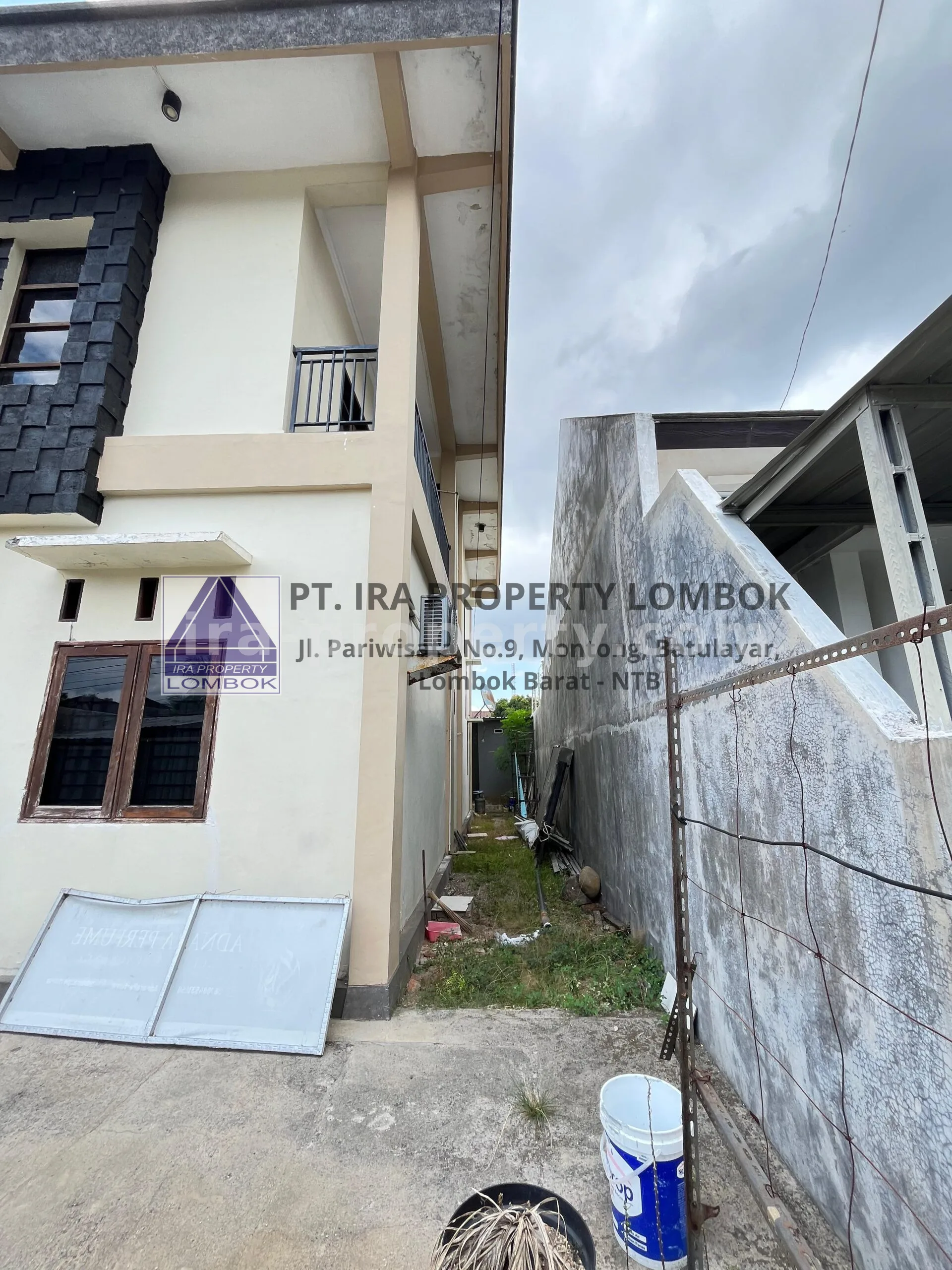 Rumah Modern Baru di Kompleks Aman Mataram - 739 - 11