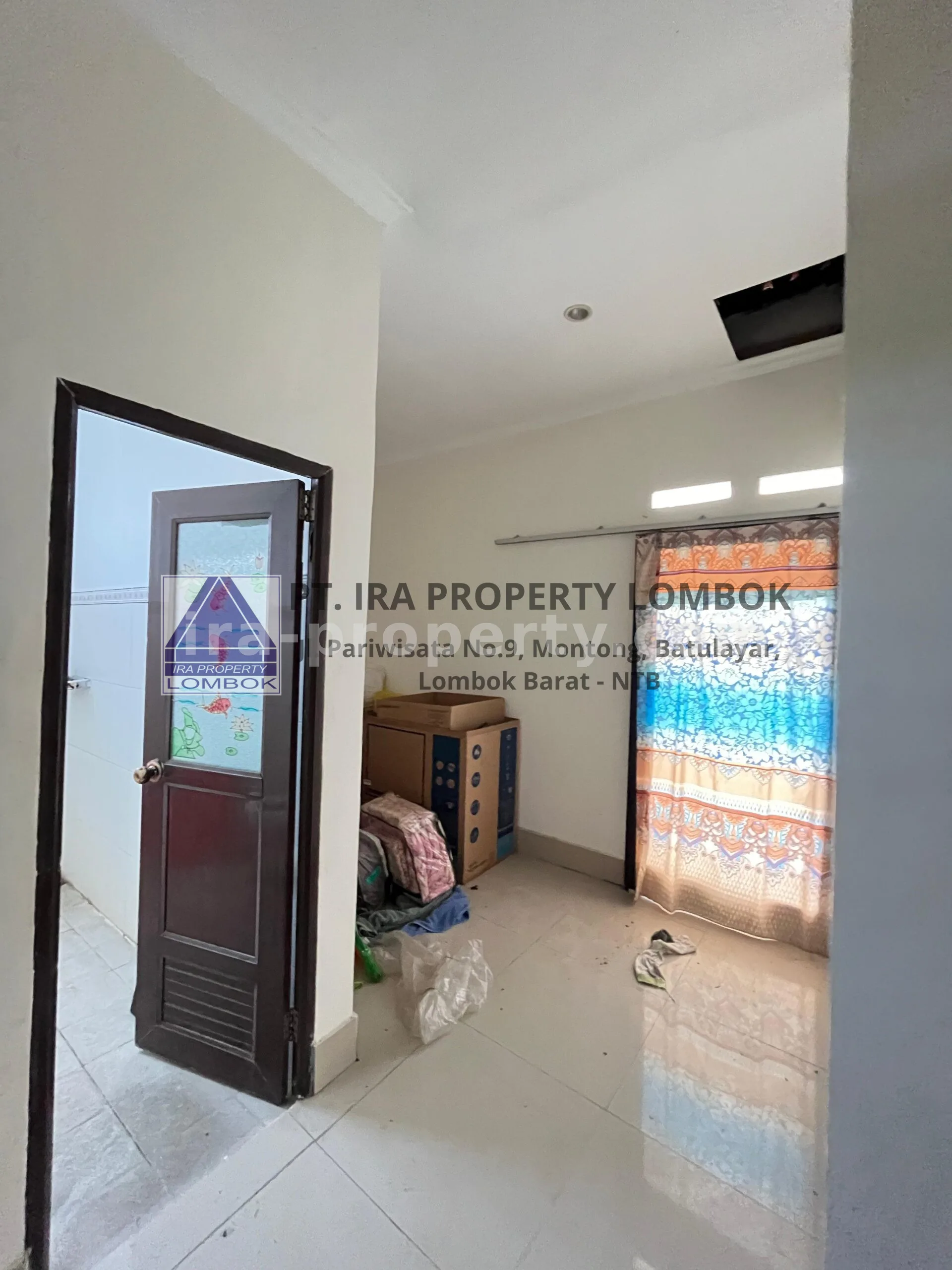 Rumah Modern Baru di Kompleks Aman Mataram - 739 - 16