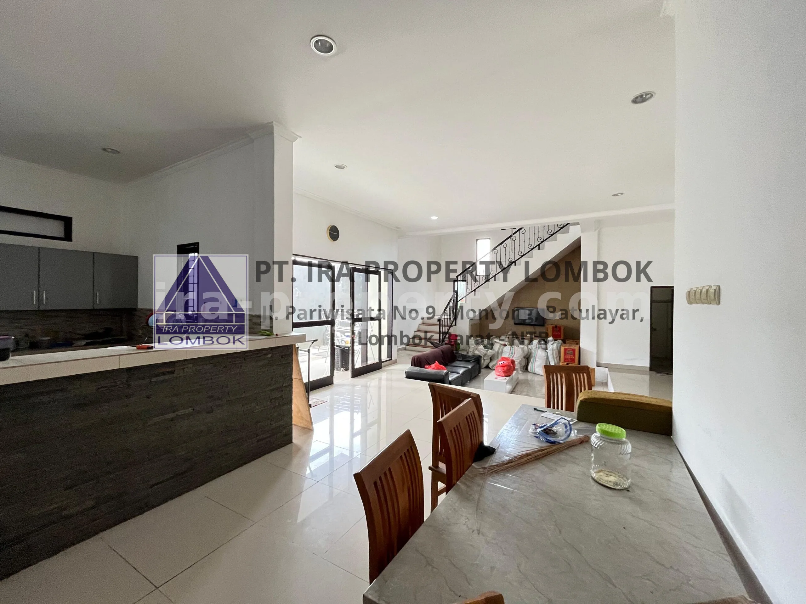 Rumah · Kota Mataram · foto 3 dari 18 Rumah Modern Baru di Kompleks Aman Mataram - 739 - 3