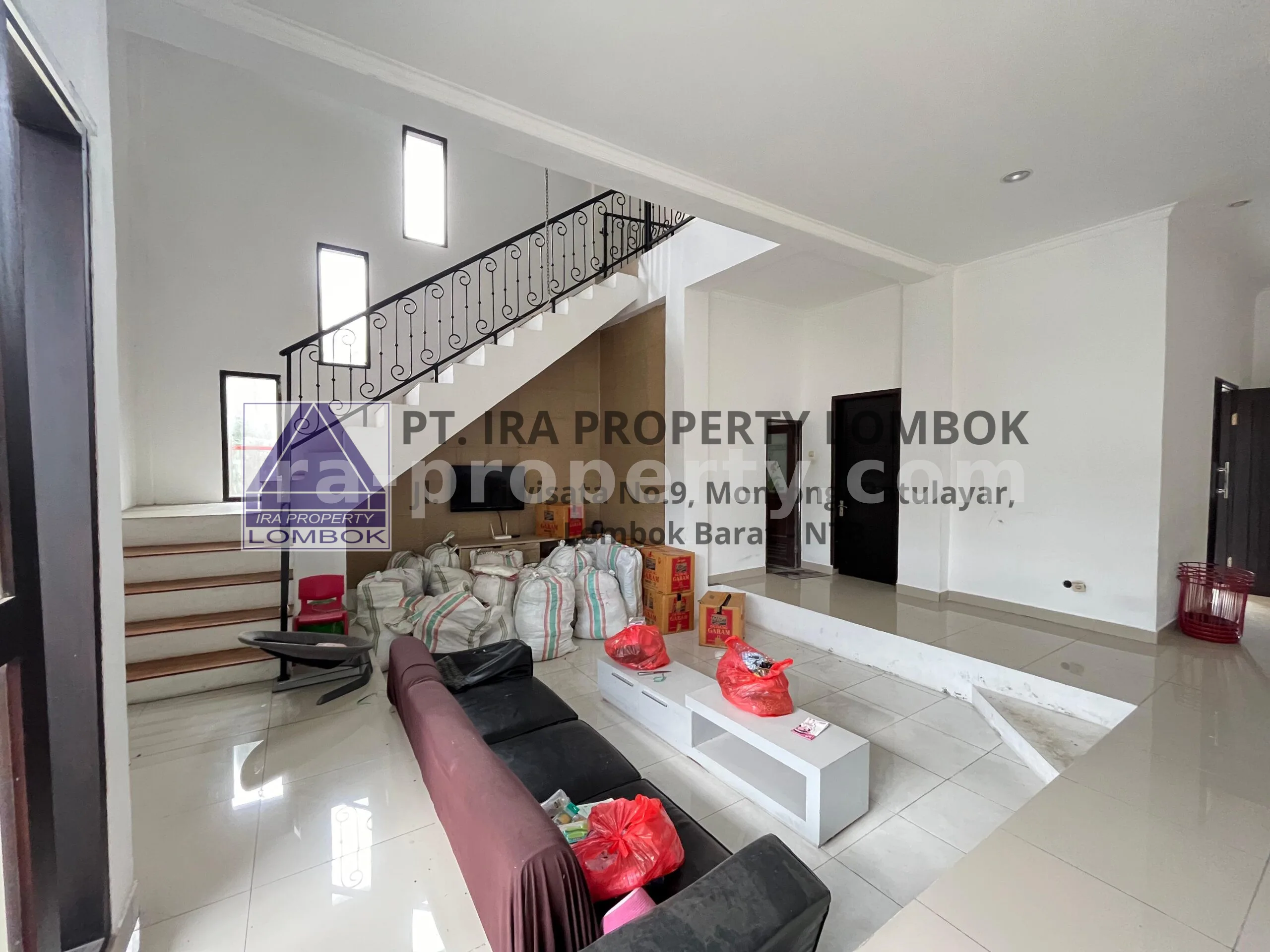 Rumah Modern Baru di Kompleks Aman Mataram - 739 - 6