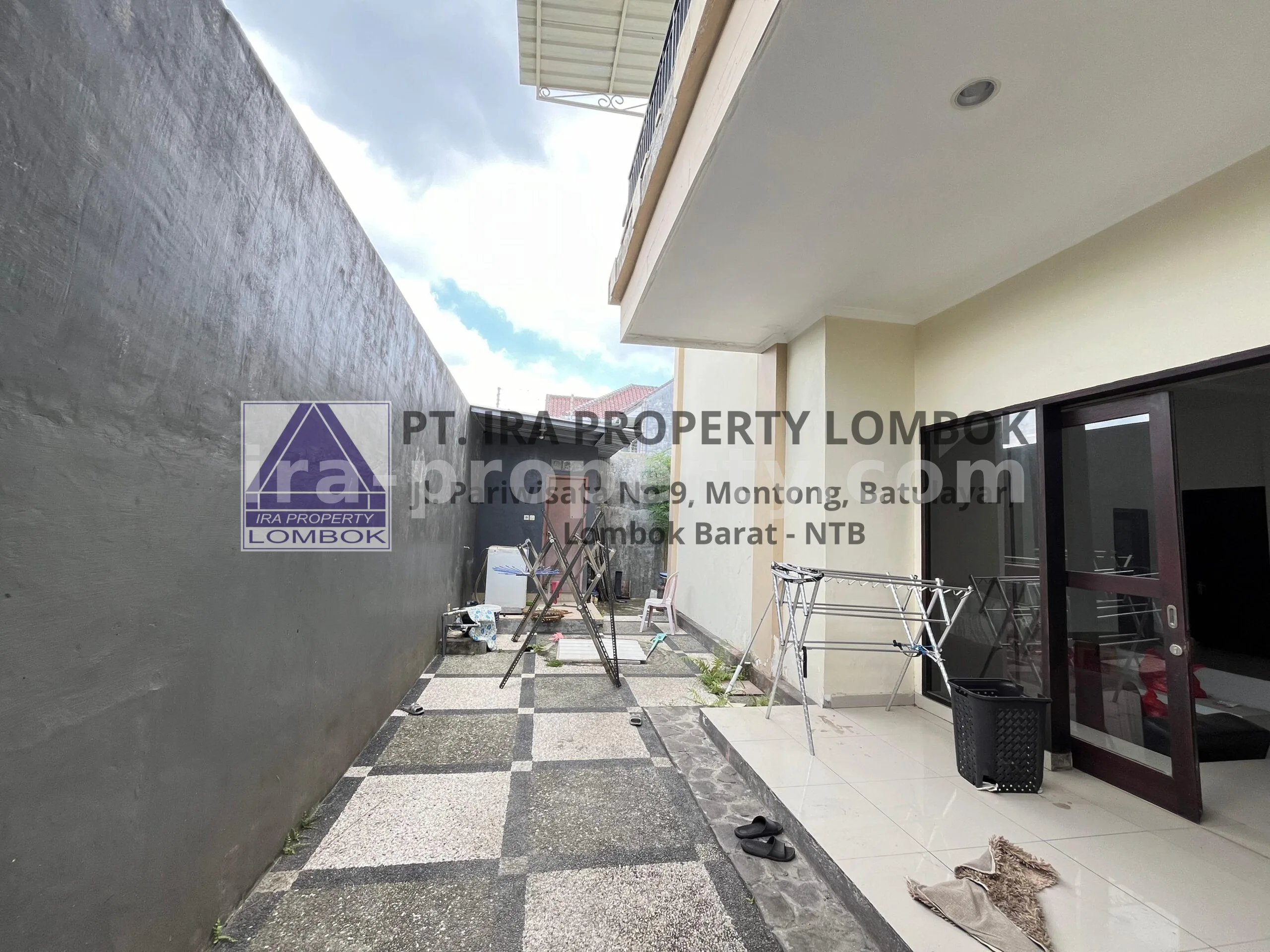 Rumah Modern Baru di Kompleks Aman Mataram - 739 - 7