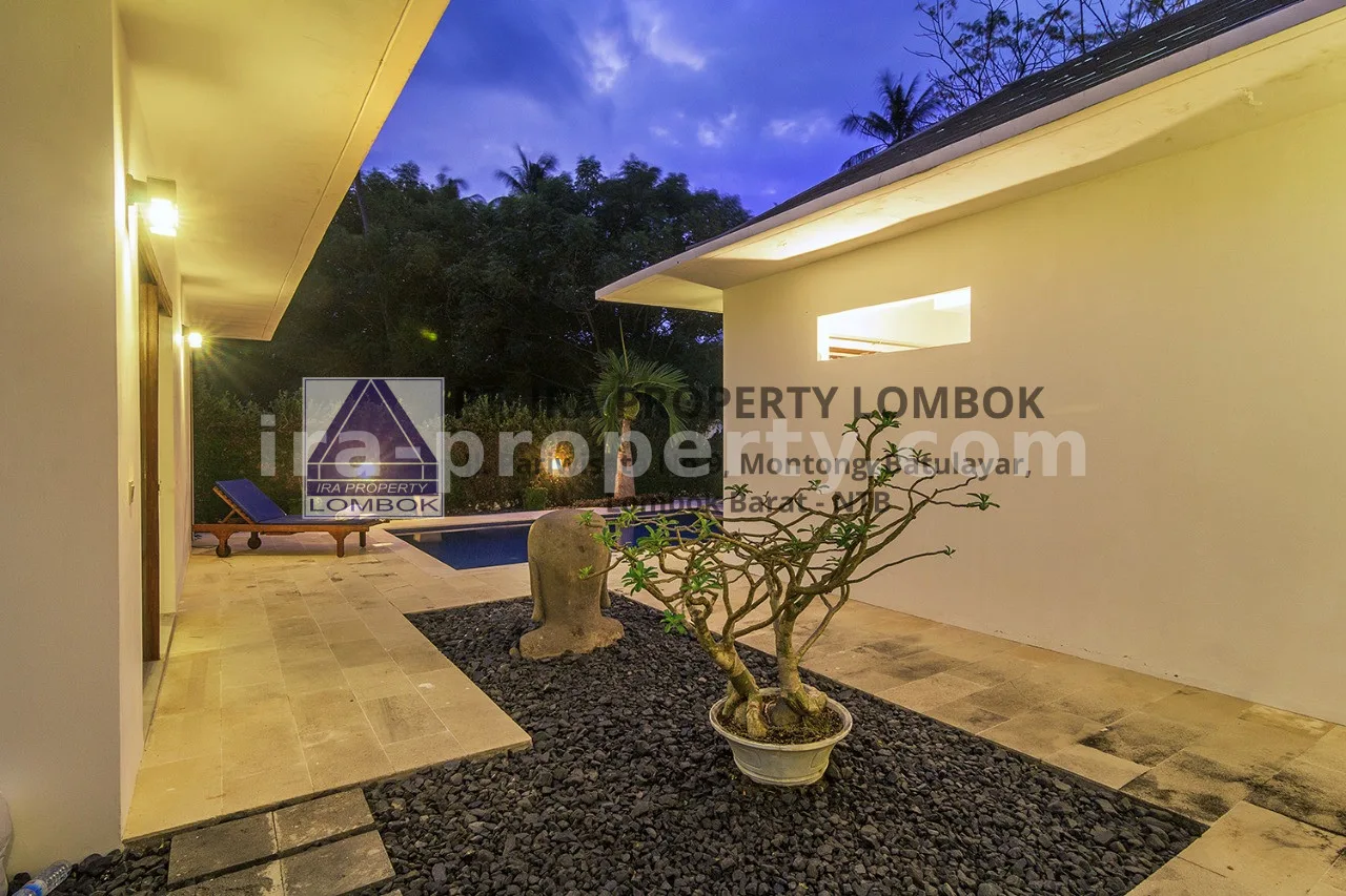 Villa Eksklusif Dekat Pantai Setangi Senggigi dengan Kolam Renang Pribadi - 247 - 11