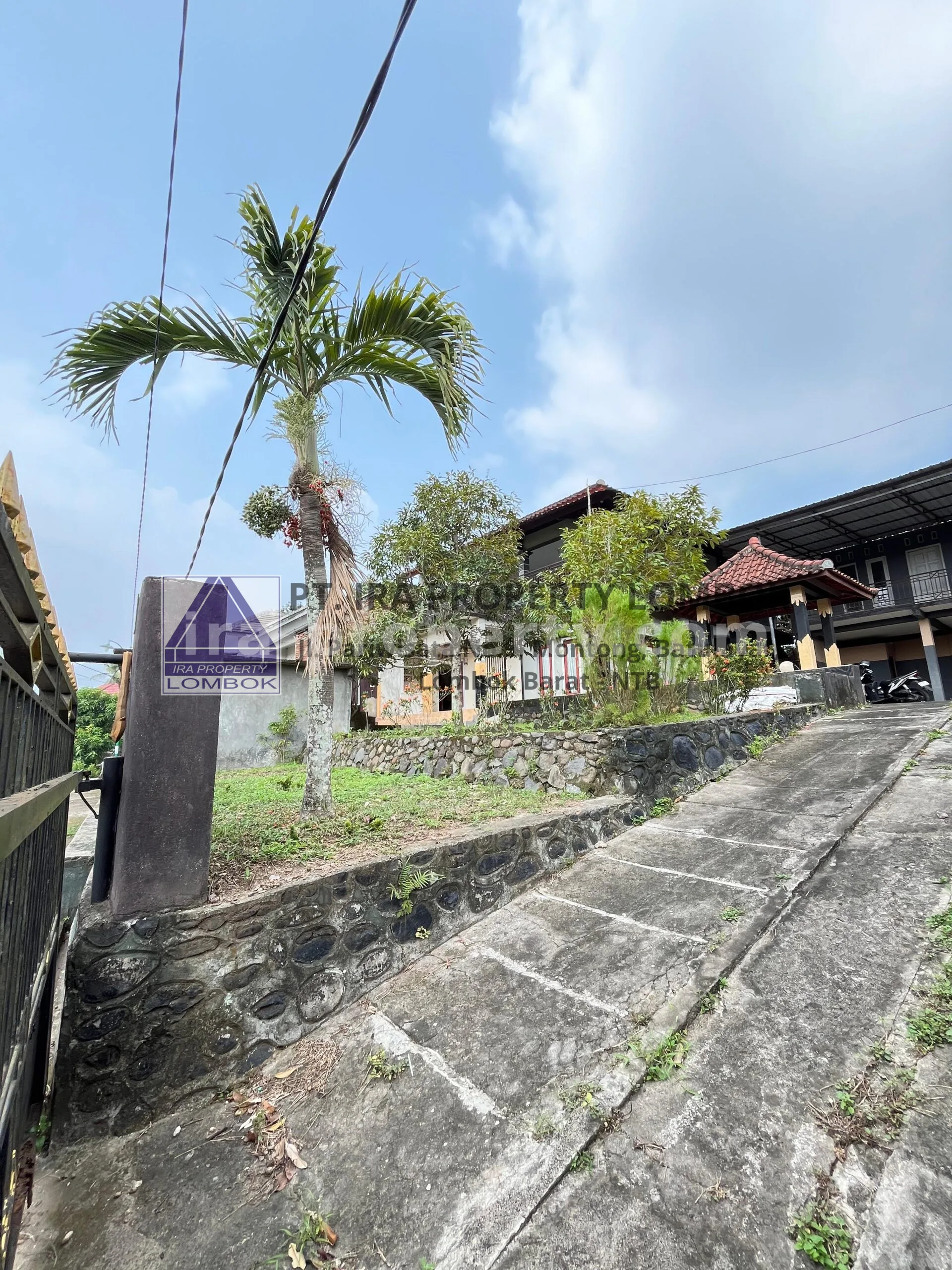 Spacious House with Shop Front in Karang Baru, Mataram - 639 - 13