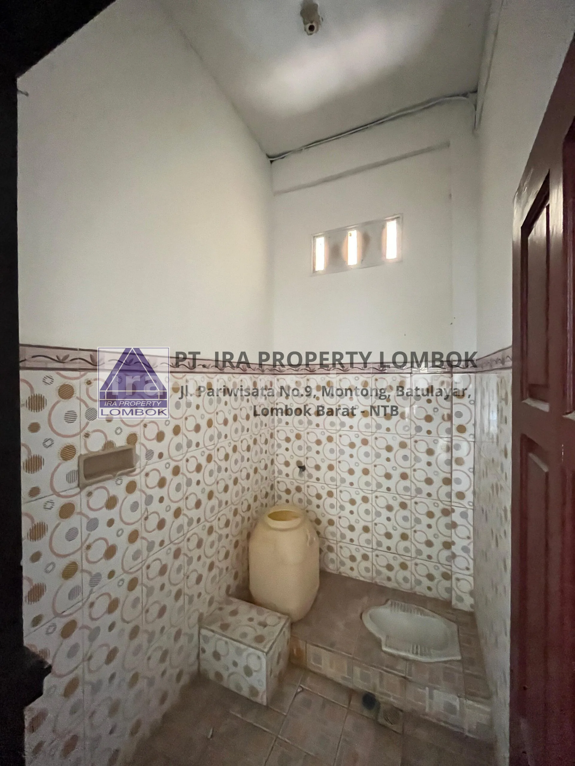 Spacious House with Shop Front in Karang Baru, Mataram - 639 - 14
