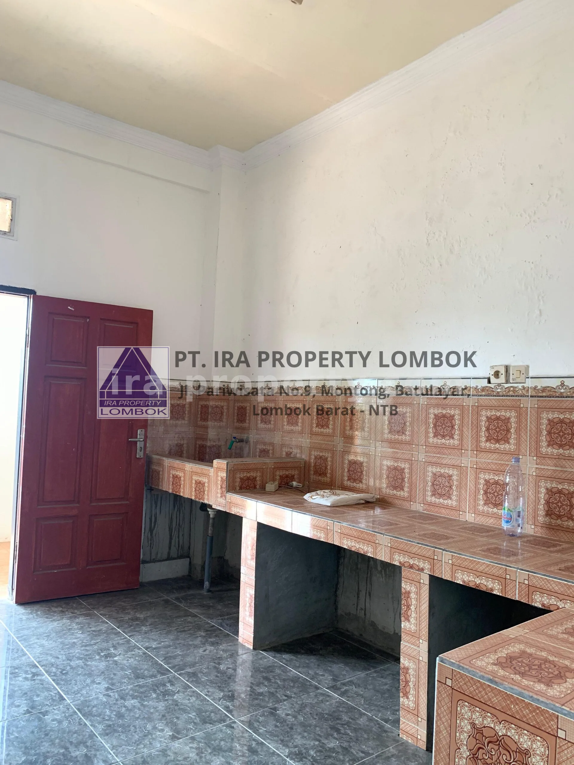 Shophouse & Commercial · Mataram City · photo 2 of 15 Spacious House with Shop Front in Karang Baru, Mataram - 639 - 2