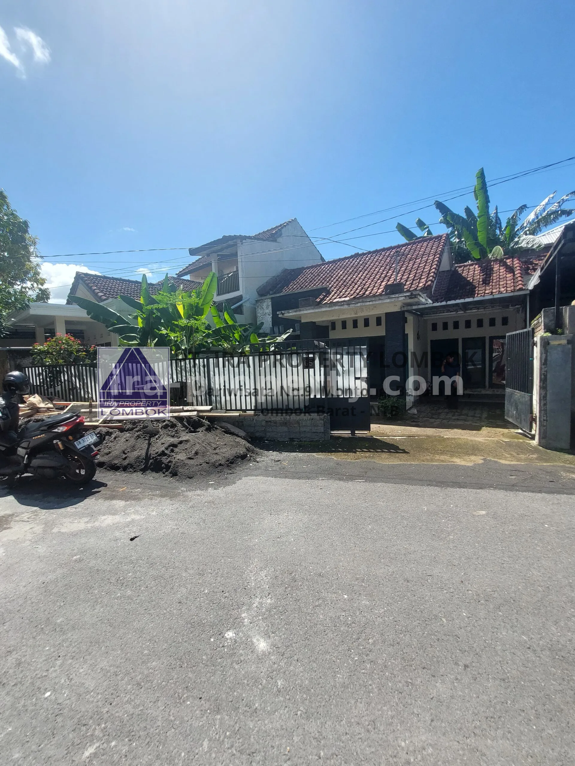 Rumah · Kota Mataram · foto 3 dari 8 Rumah Dijual di Kompleks Perumahan Jl. Adi Sucipto, Mataram - 648 - 3