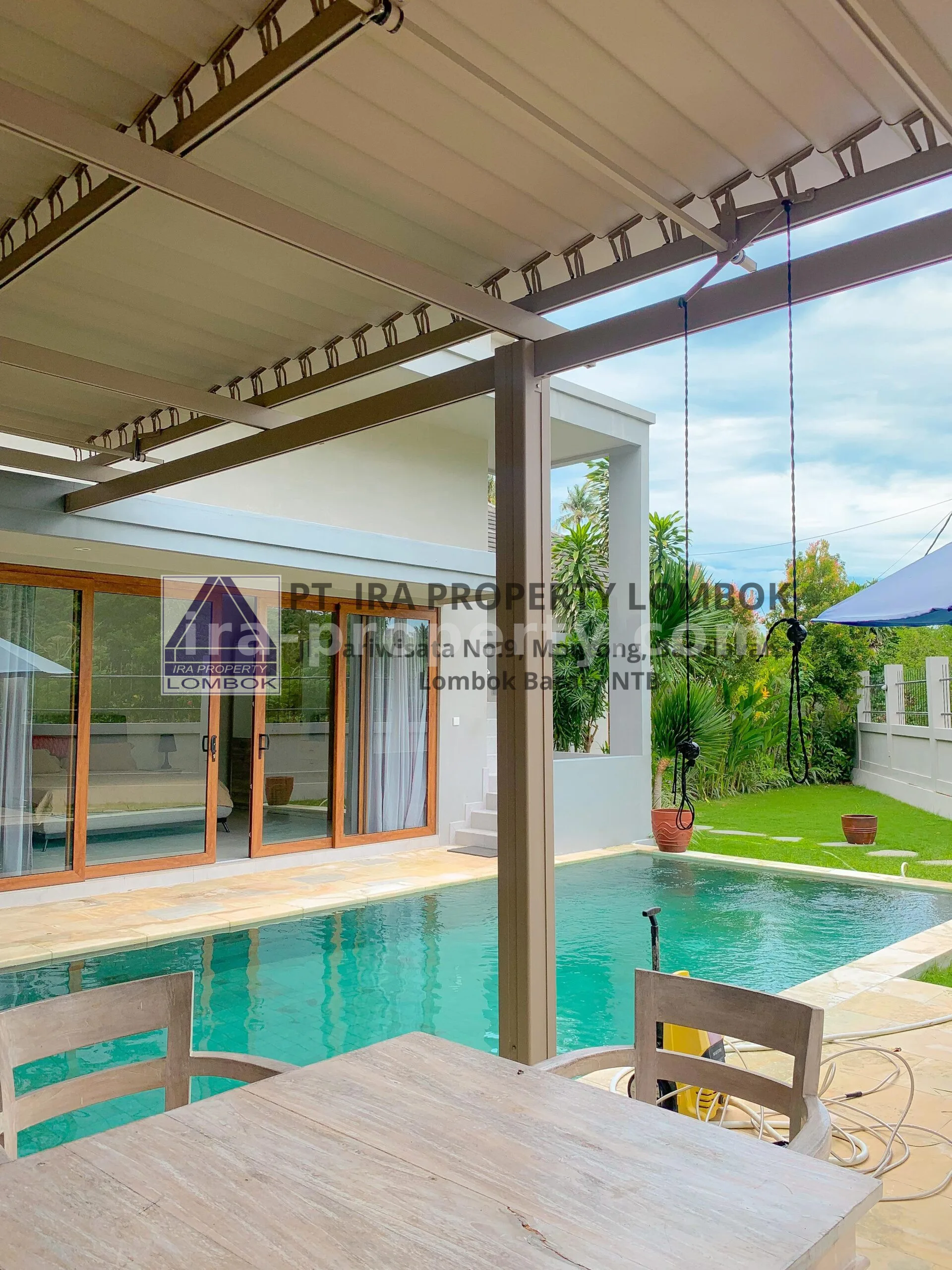 Villa & Hotel · Senggigi · foto 1 dari 15 Villa Modern Baru Dekat Pantai Stangi - 238 - 1