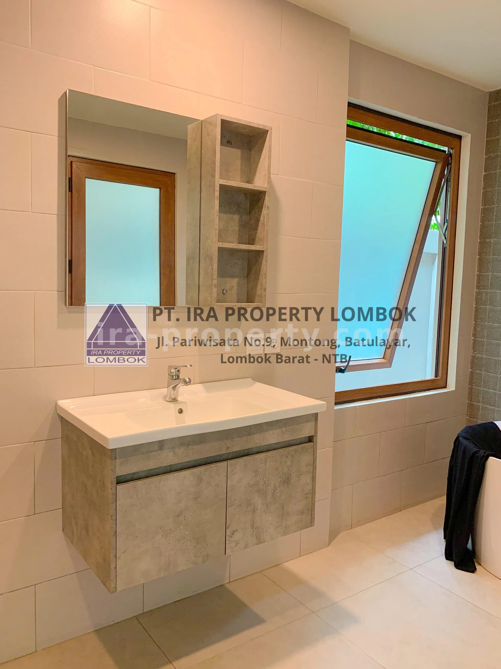 Villa Modern Baru Dekat Pantai Stangi - 238 - 11