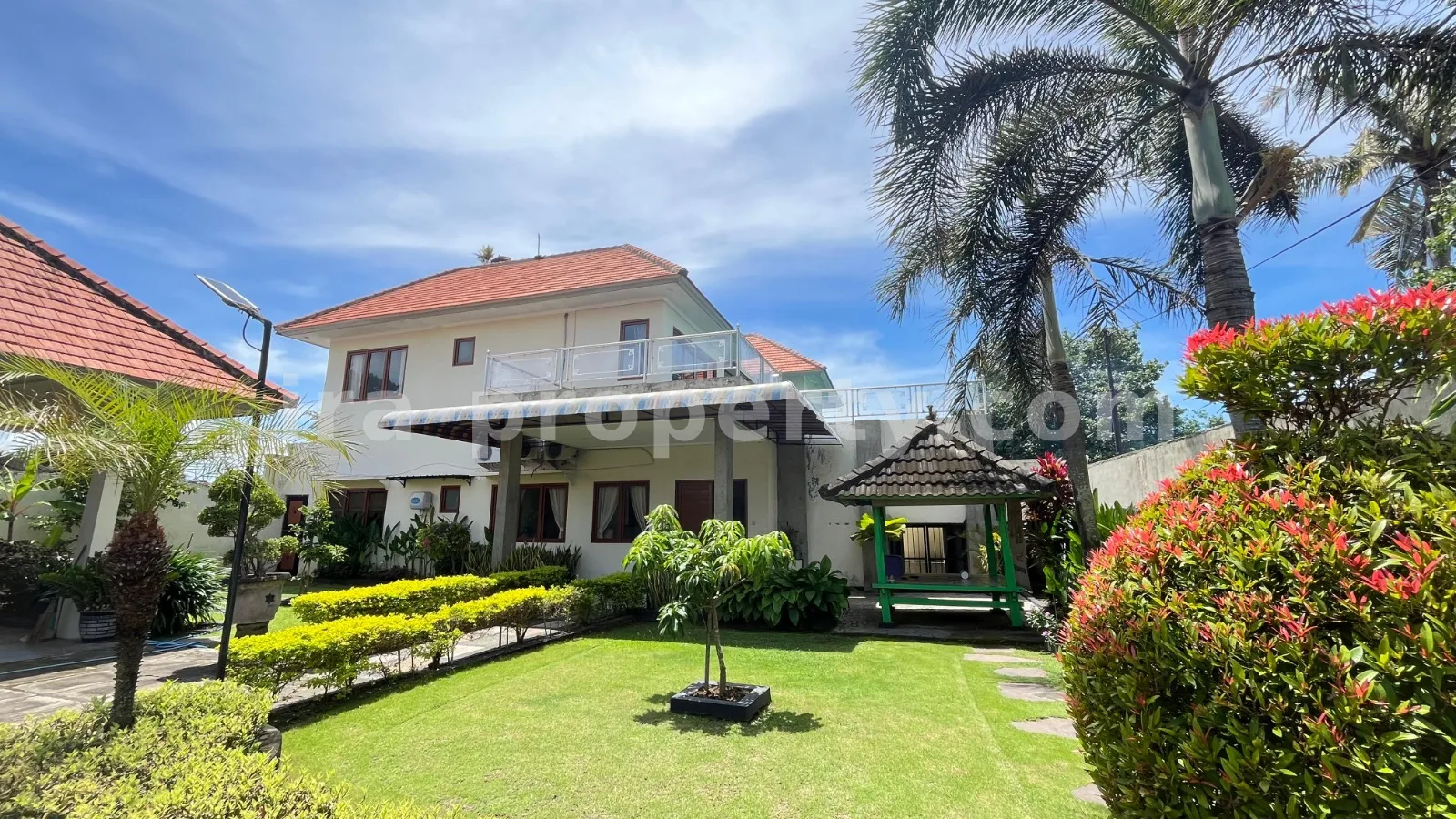 Villa & Hotel · Senggigi · foto 1 dari 6 Villa Tepi Pantai Dijual di Montong, Lombok Barat - 428 - 1