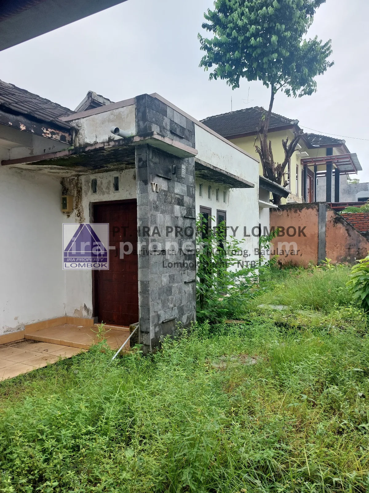 Rumah · Kota Mataram · foto 2 dari 14 Rumah Strategis di Kompleks Taman Baru Dekat Mall Epicentrum - 651 - 2