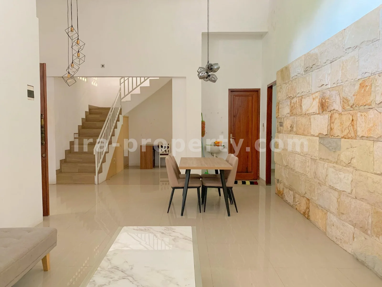 Rumah · Kota Mataram · foto 5 dari 19 Rumah Mewah Dijual di Kompleks Udayana, Kota Mataram - 656 - 5