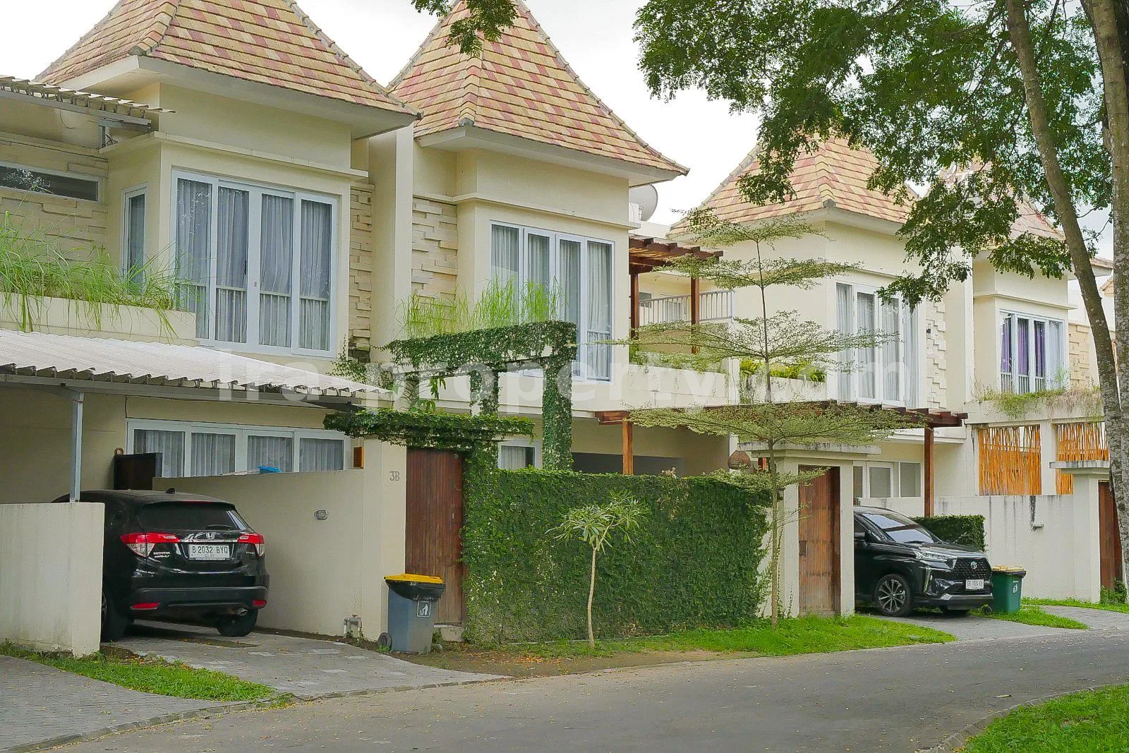 Rumah · Kota Mataram · foto 1 dari 8 Rumah Mewah di Mutiara Boutique, Selagalas, Mataram - 659 - 1