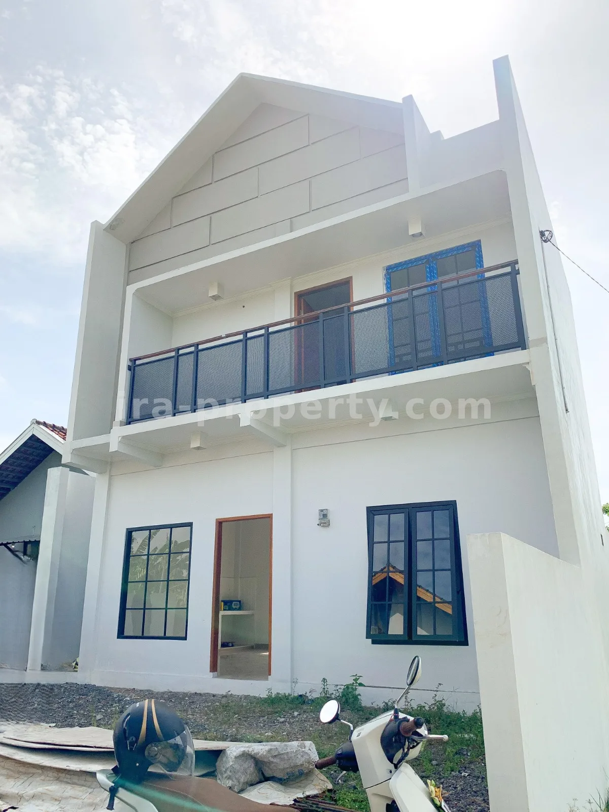 Rumah · Kota Mataram · foto 1 dari 14 Rumah Baru 2 Lantai Dijual di Tembolak, Mataram - 669 - 1