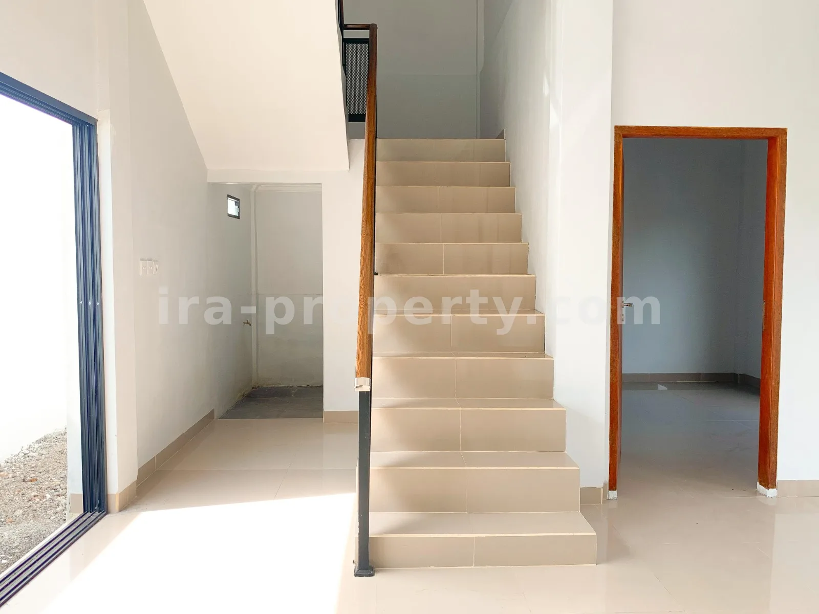 Rumah · Kota Mataram · foto 5 dari 14 Rumah Baru 2 Lantai Dijual di Tembolak, Mataram - 669 - 5