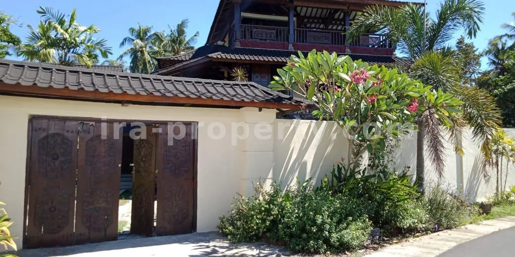 Villa Mewah dengan Kolam Renang Pribadi di Gunung Sari - 275 - 10