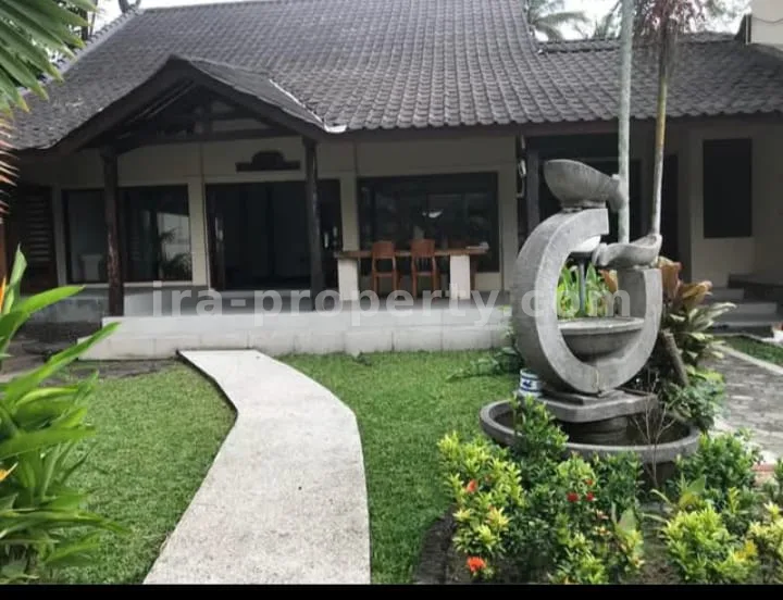 Villa Mewah dengan Kolam Renang Pribadi di Gunung Sari - 275 - 18